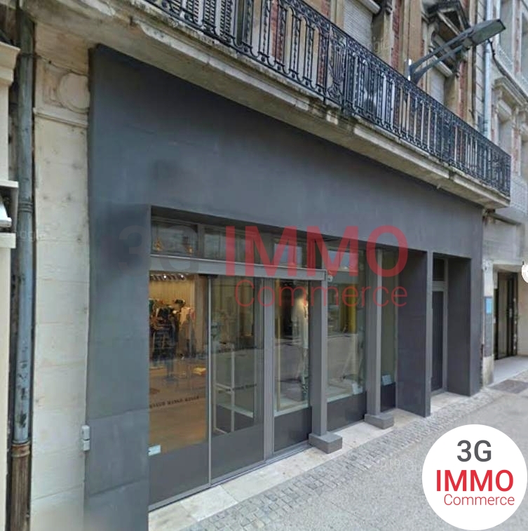 Local commercial 250 m² · à Niort · 250 m² · 5 000 €/mois