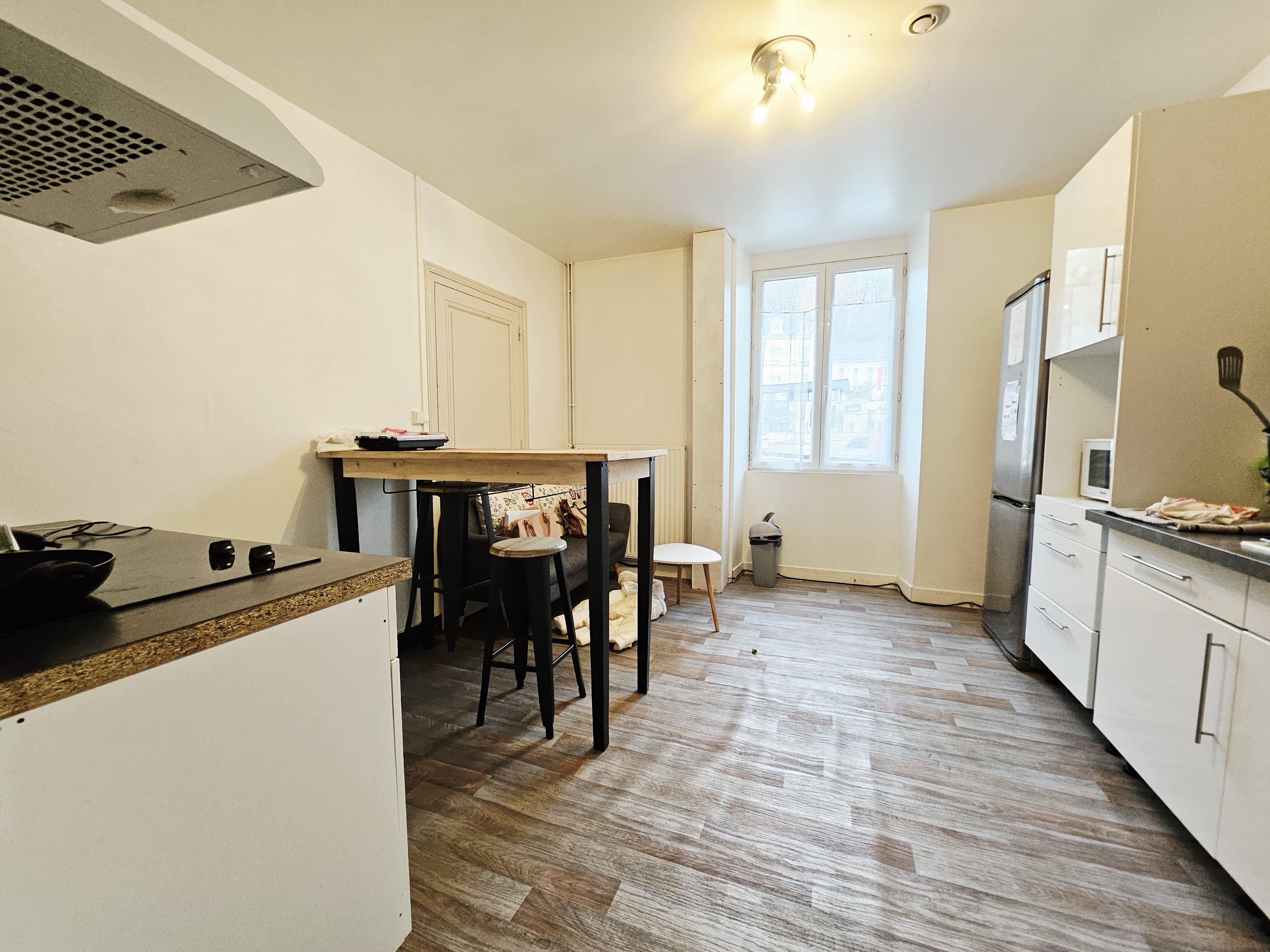 Maison 13 pièces 262 m² · à Savignac-les-Églises · 262 m² · 212 000 €