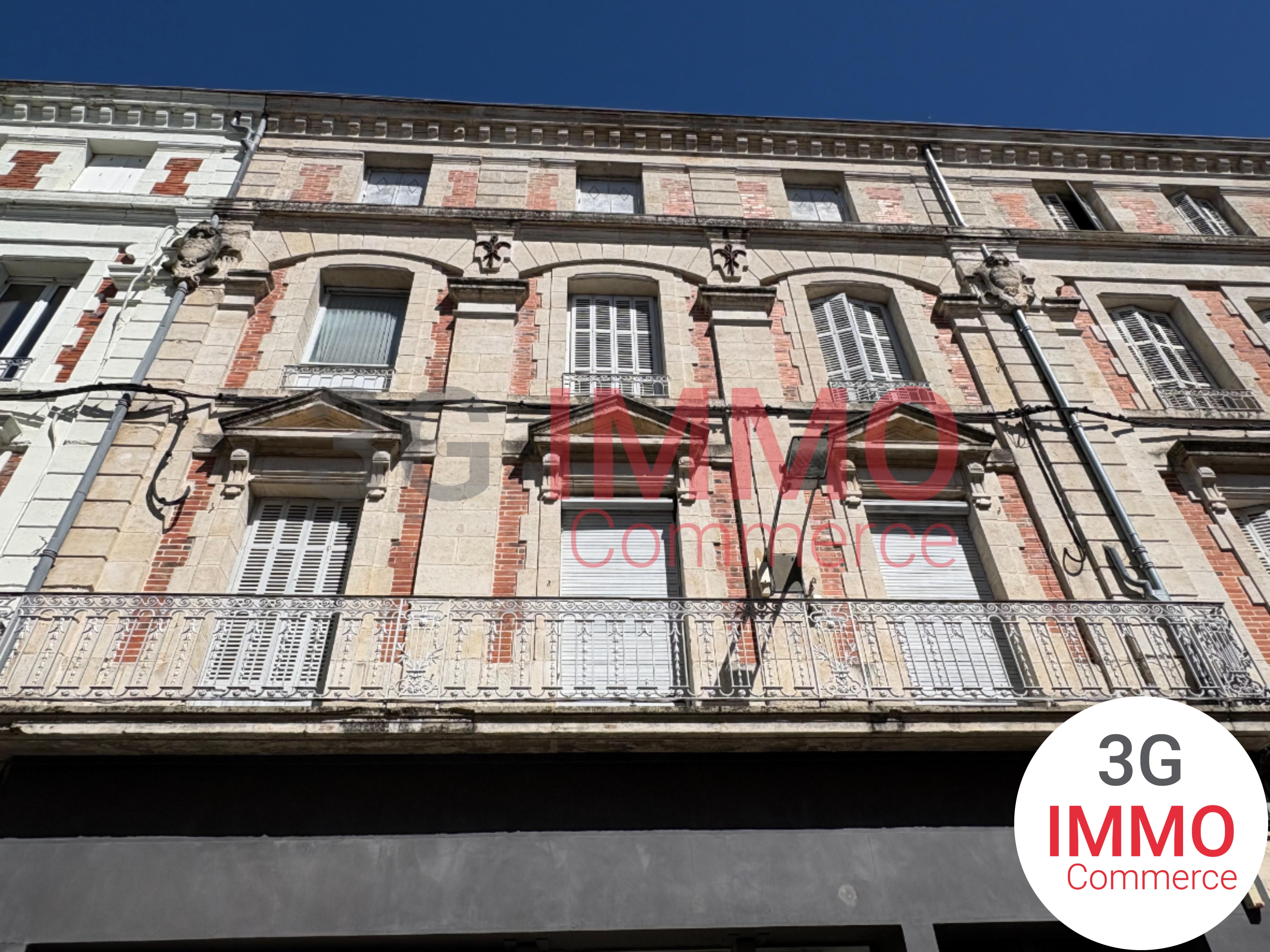 Local commercial 350 m² · à Niort · 350 m² · 325 200 €