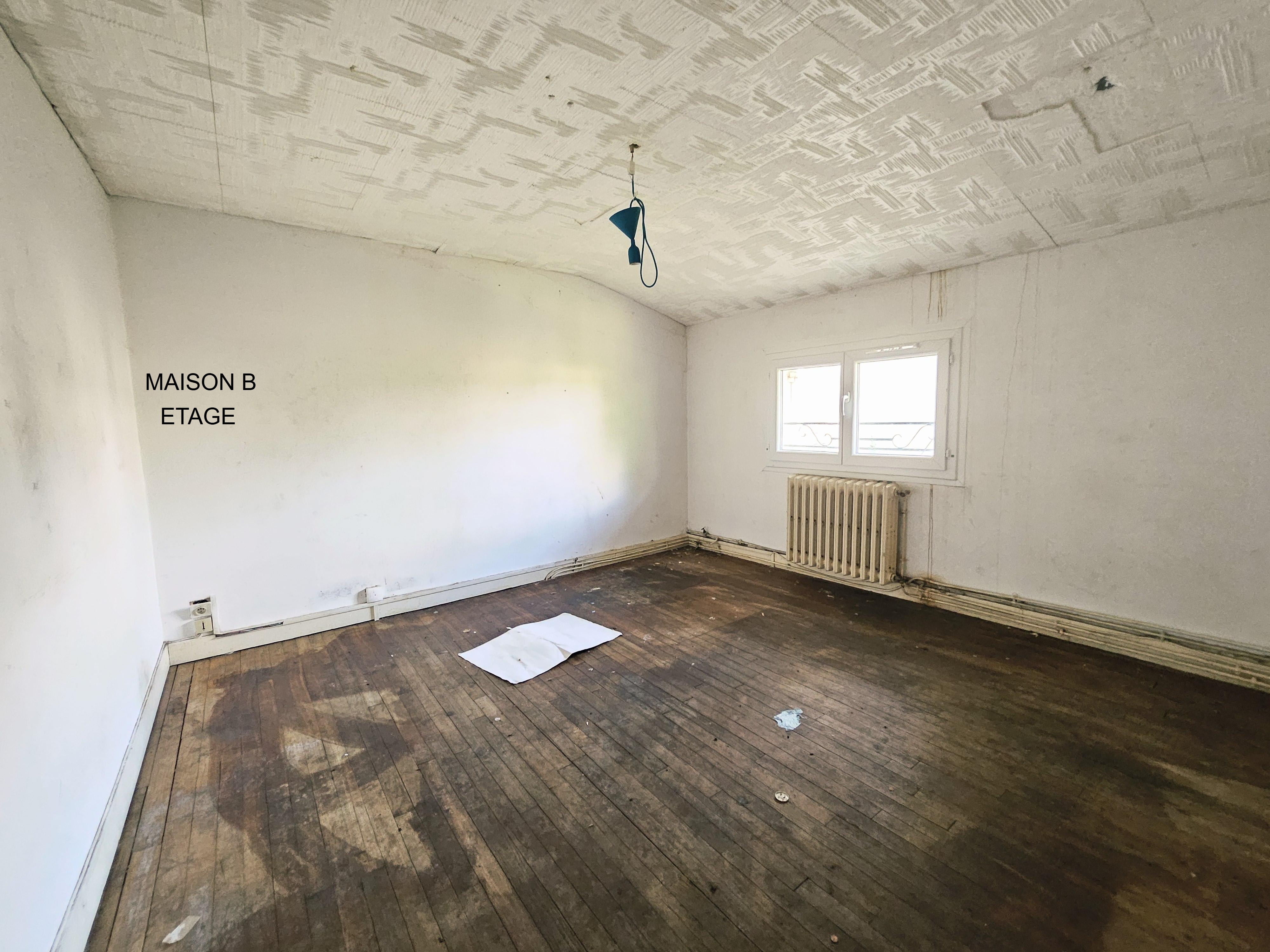 Maison 10 pièces 205 m² · à Thiviers · 205 m² · 56 000 €