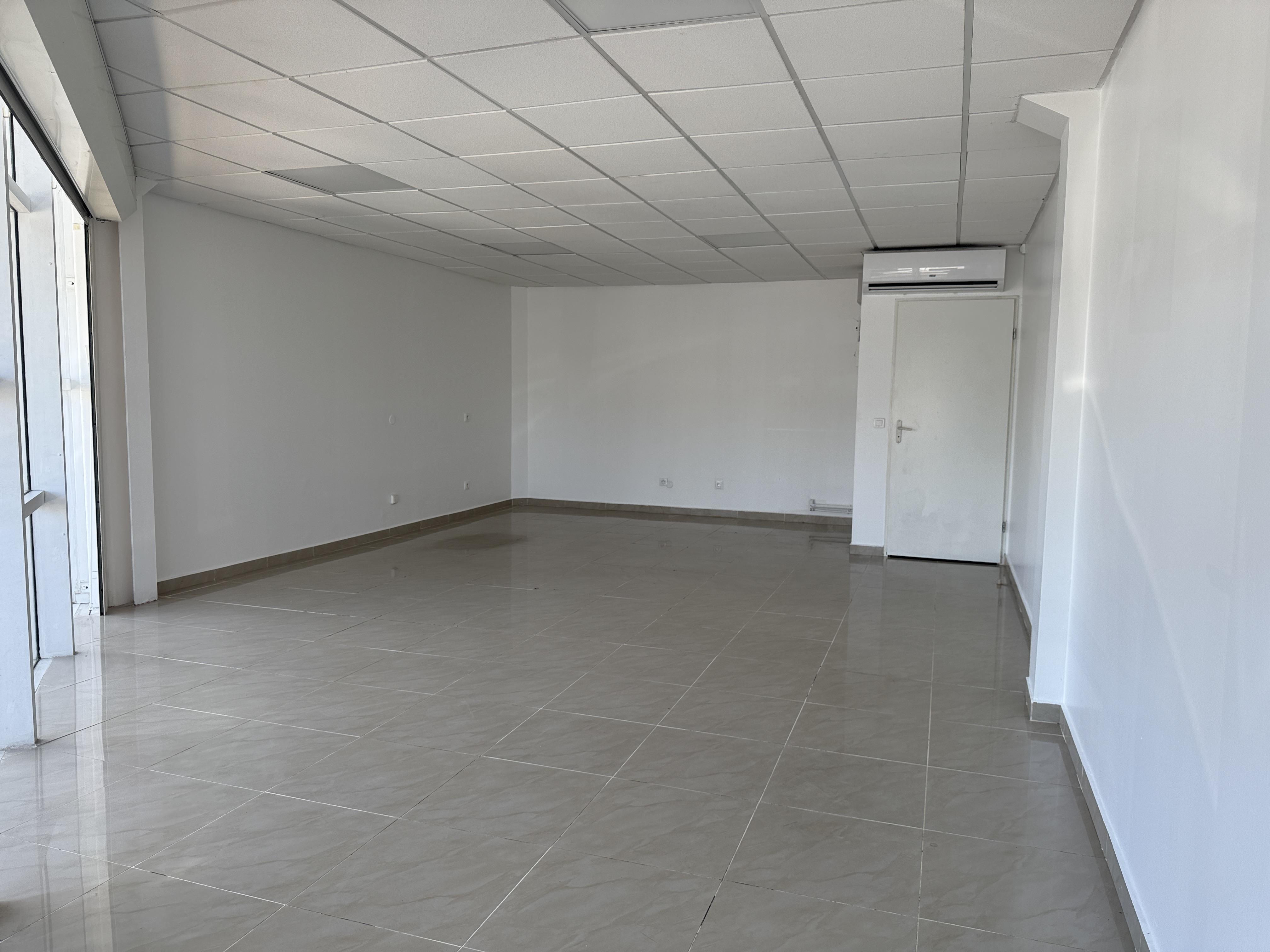 Local commercial 38 m² · à Baie-Mahault · 38 m² · 874 €/mois