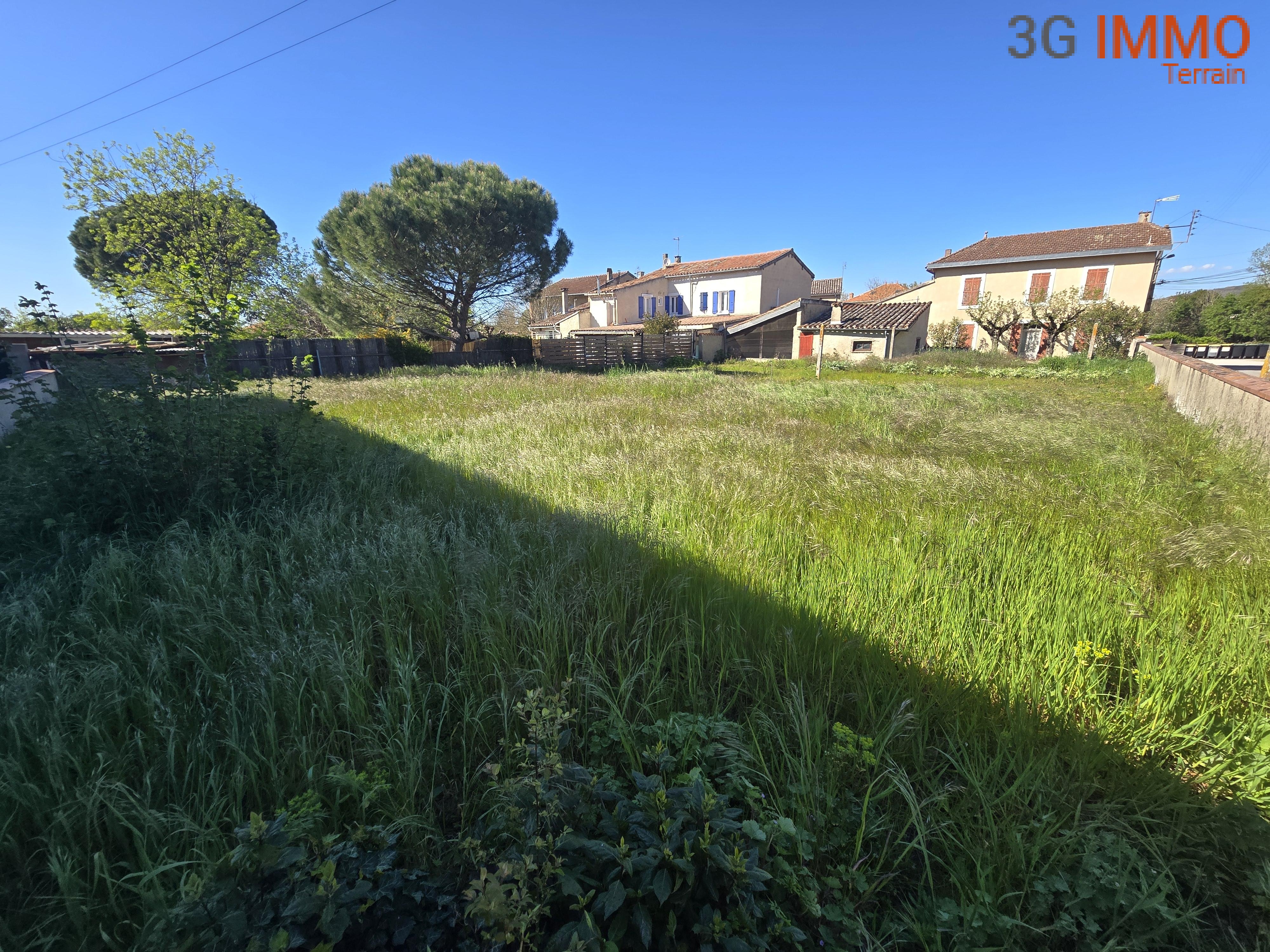 Terrain constructible à Guitalens-L'Albarède (81220) - Guitalens-L'Albarède · 35 000 €