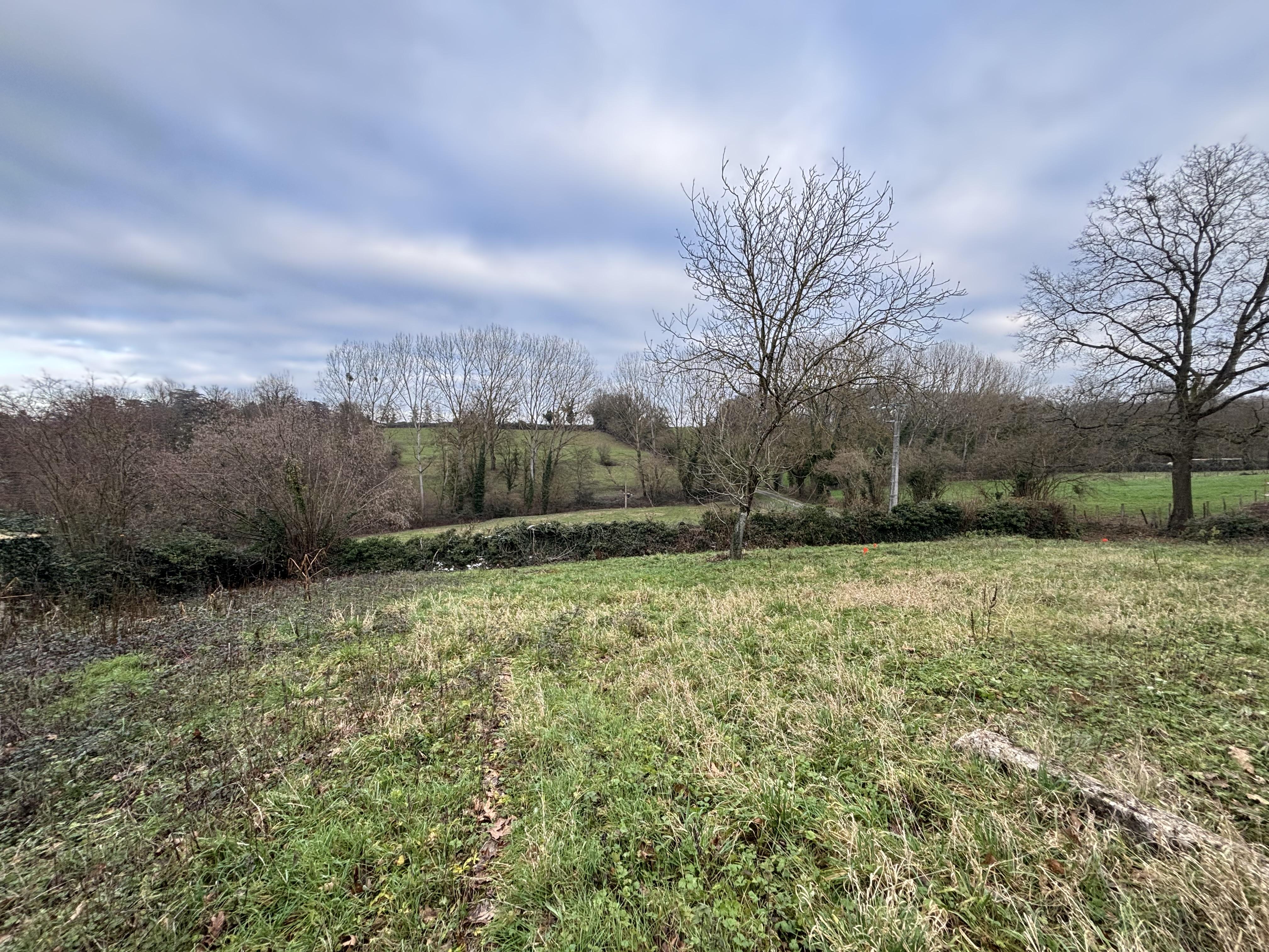 Terrain 485 m² · à Mogneneins · 83 000 €