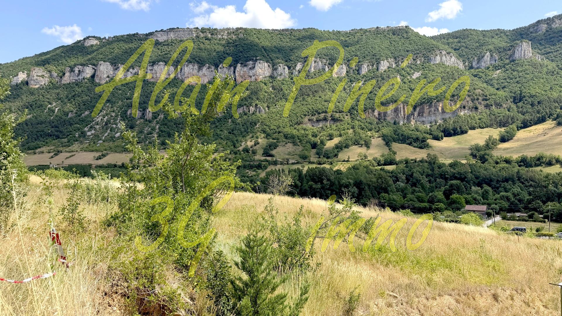 Terrain constructible à Compeyre (12520) - Compeyre · 75 000 €