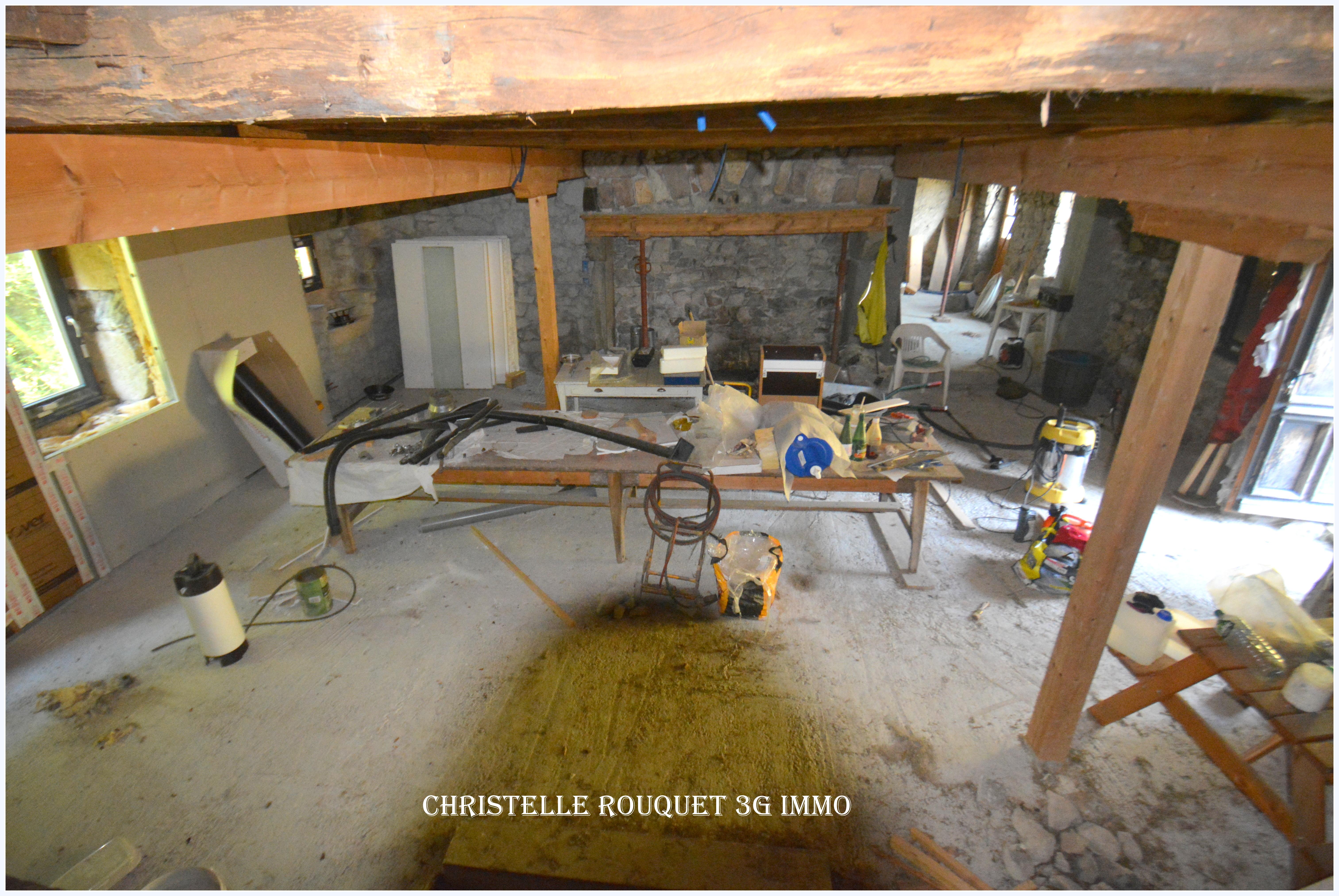 Maison 580 m² · à Saint-Sauves-d'Auvergne · 580 m² · 191 000 €