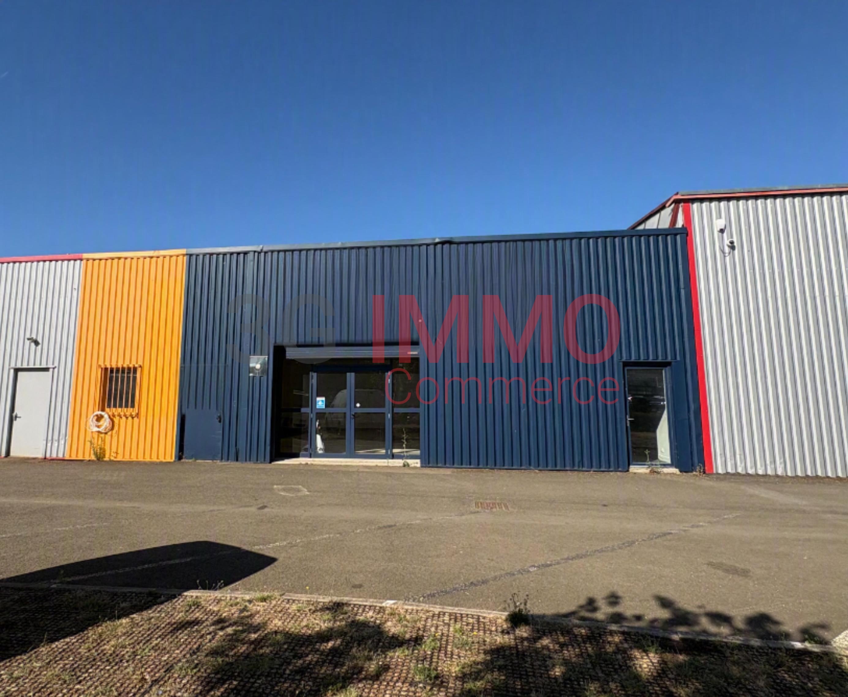 Local commercial 300 m² · à Niort · 300 m² · 2 000 €/mois