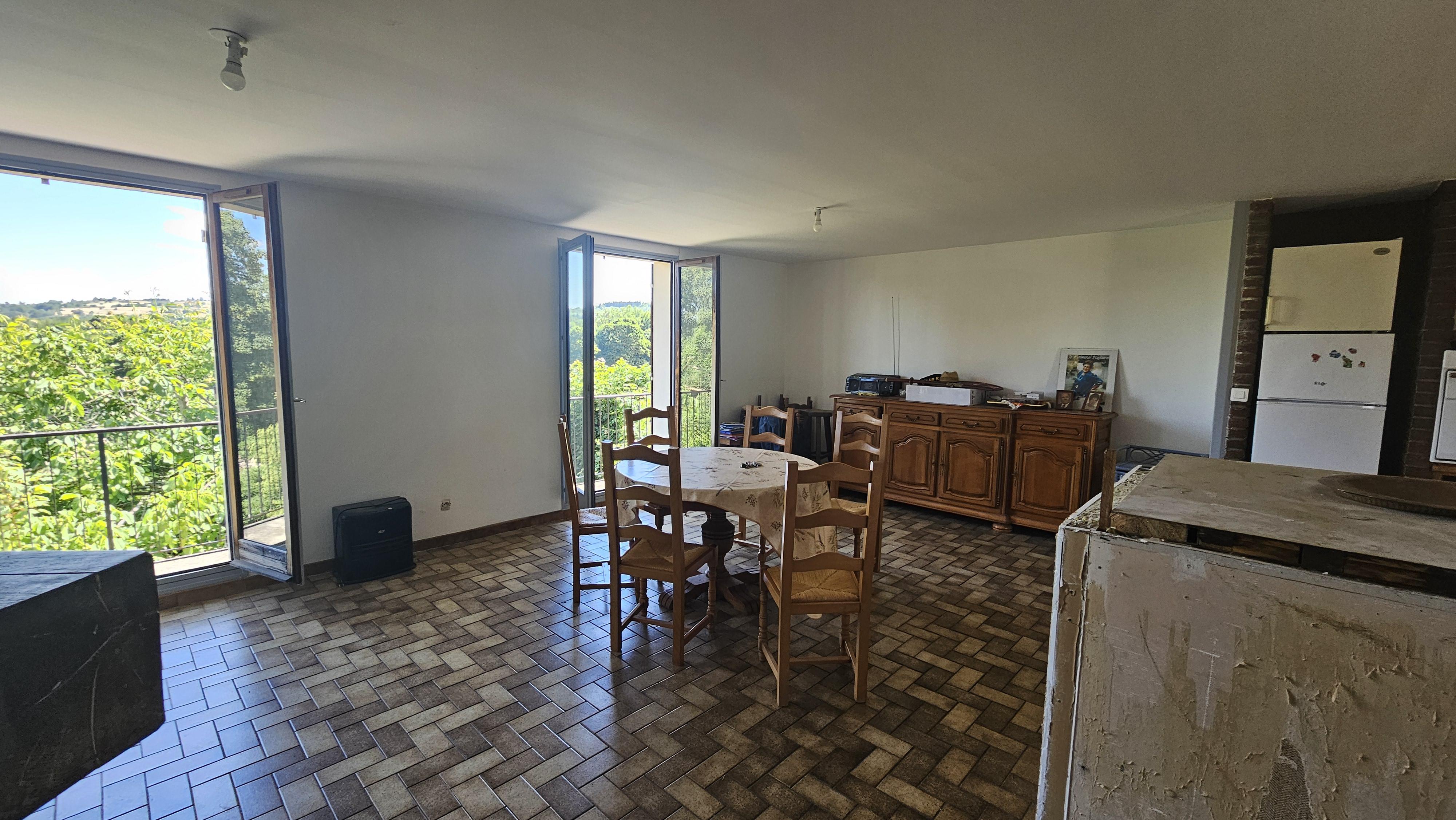 Maison 6 pièces 130 m² · à Saint-Genès-Champanelle · 130 m² · 182 320 €