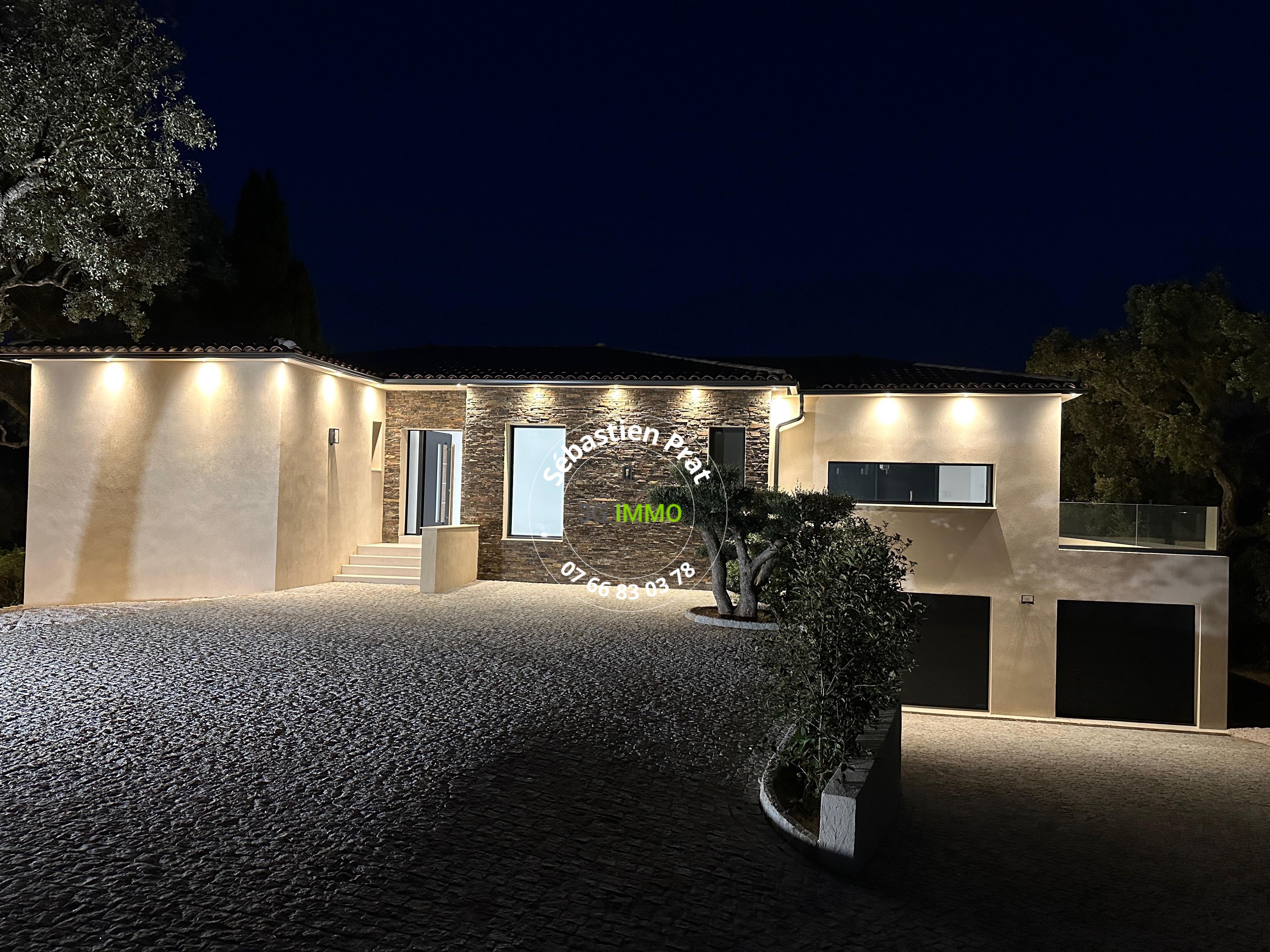 Maison 7 pièces 218 m² · à Roquebrune-sur-Argens · 218 m² · 2 399 000 €