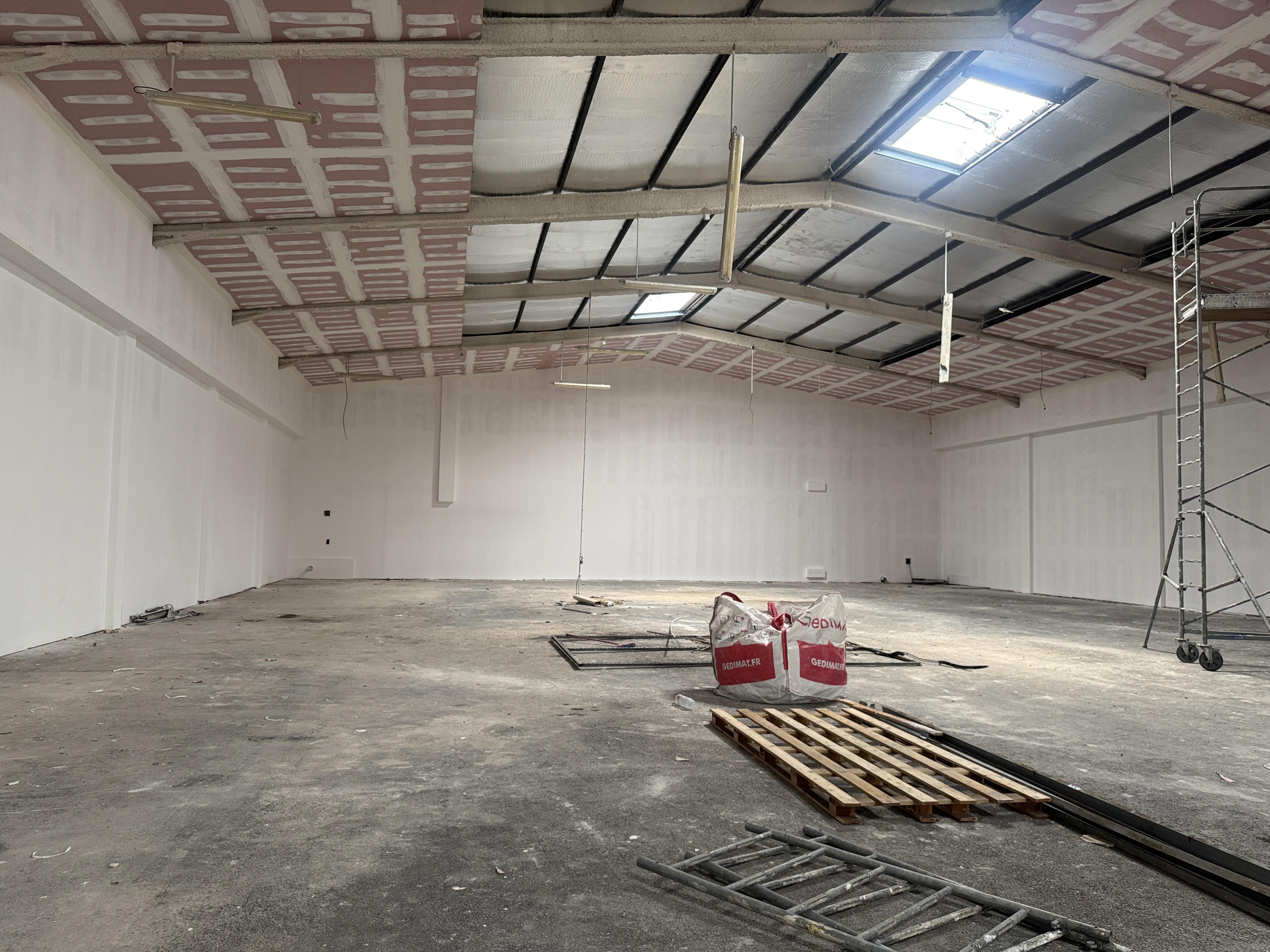Local commercial 756 m² · à Baie-Mahault · 756 m² · 11 340 €/mois