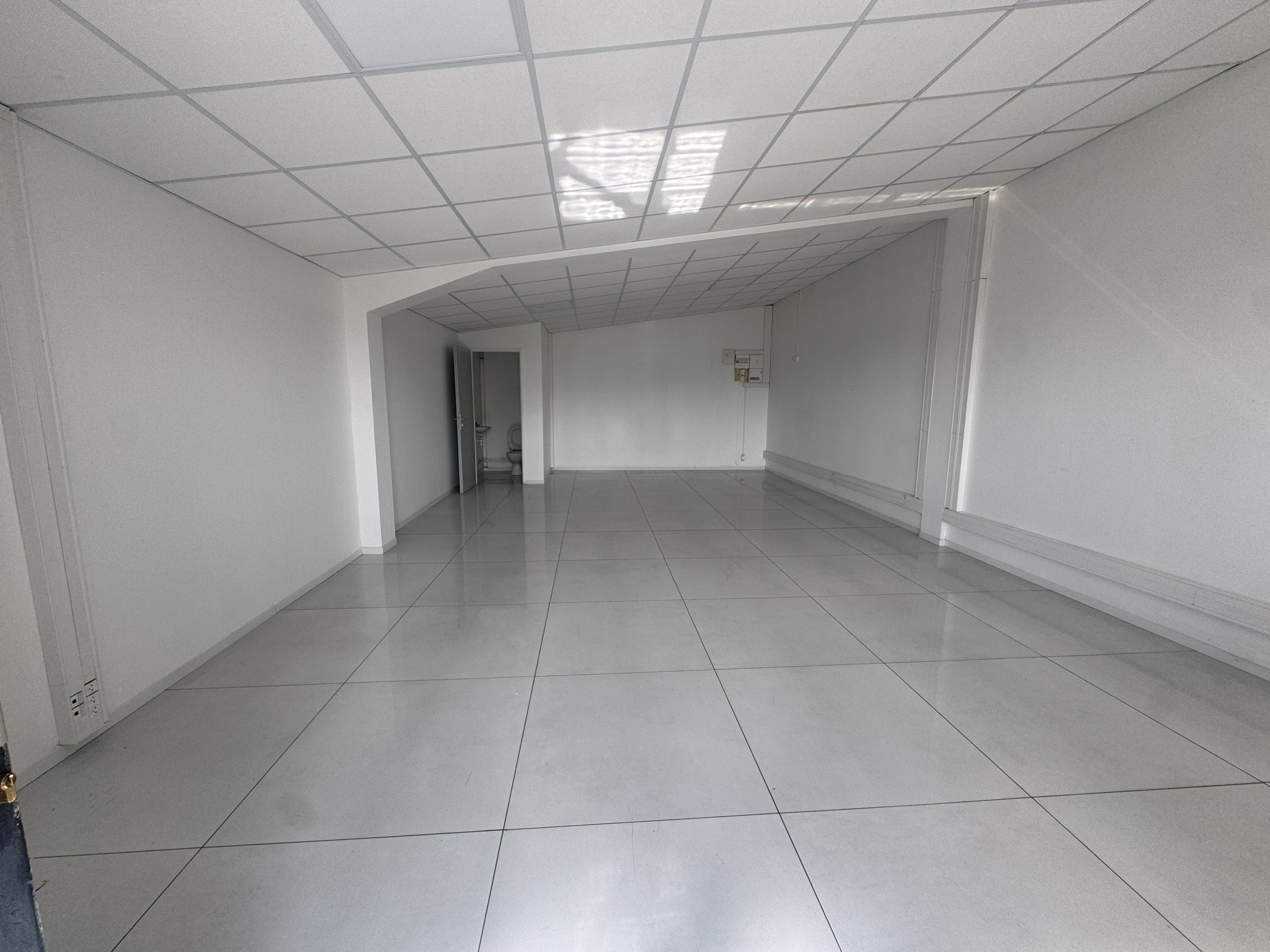 Local commercial 52 m² · à Baie-Mahault · 52 m² · 936 €/mois