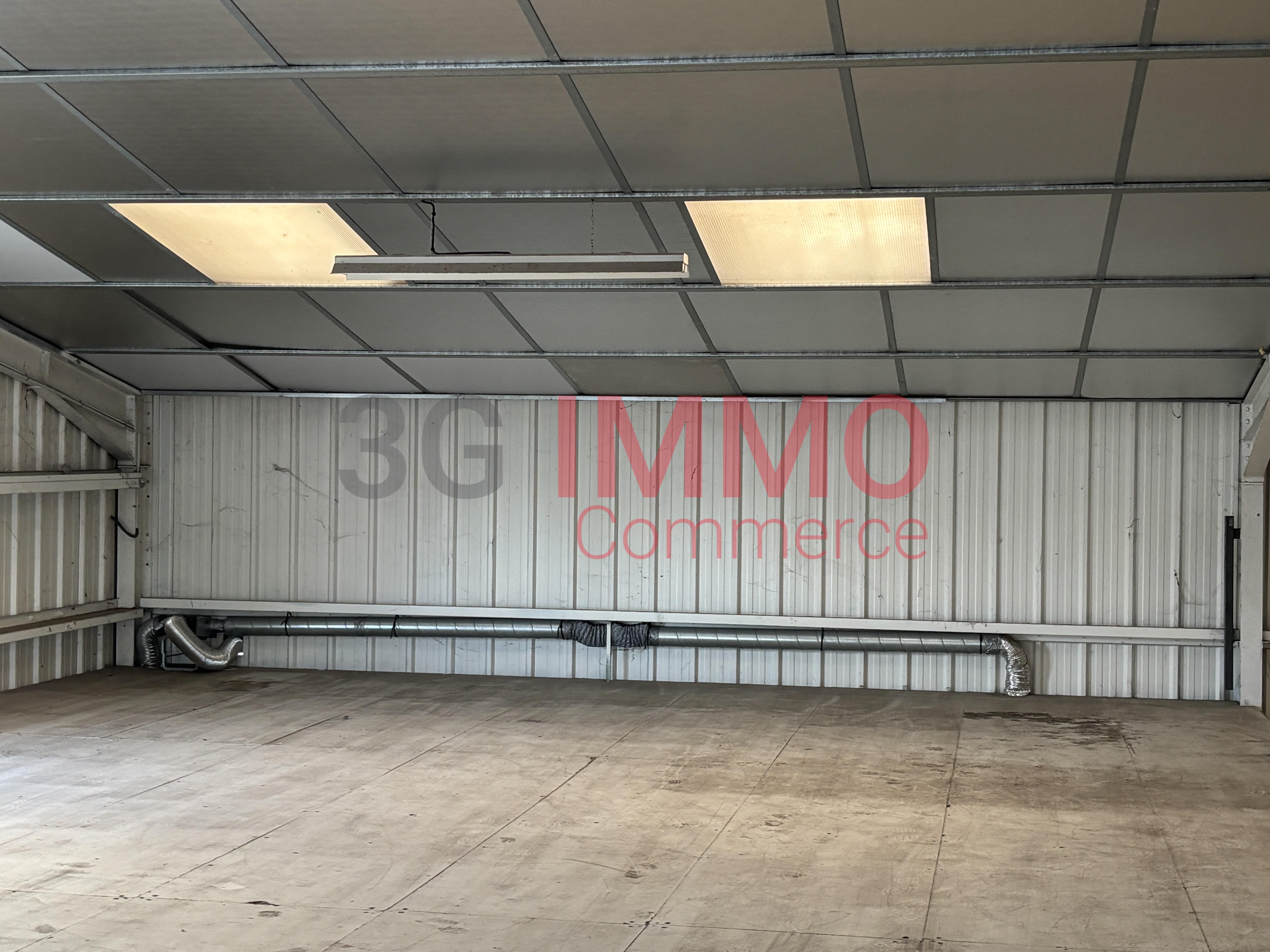 Local commercial 285 m² · à Saint-Georges-des-Coteaux · 285 m² · 3 200 €/mois