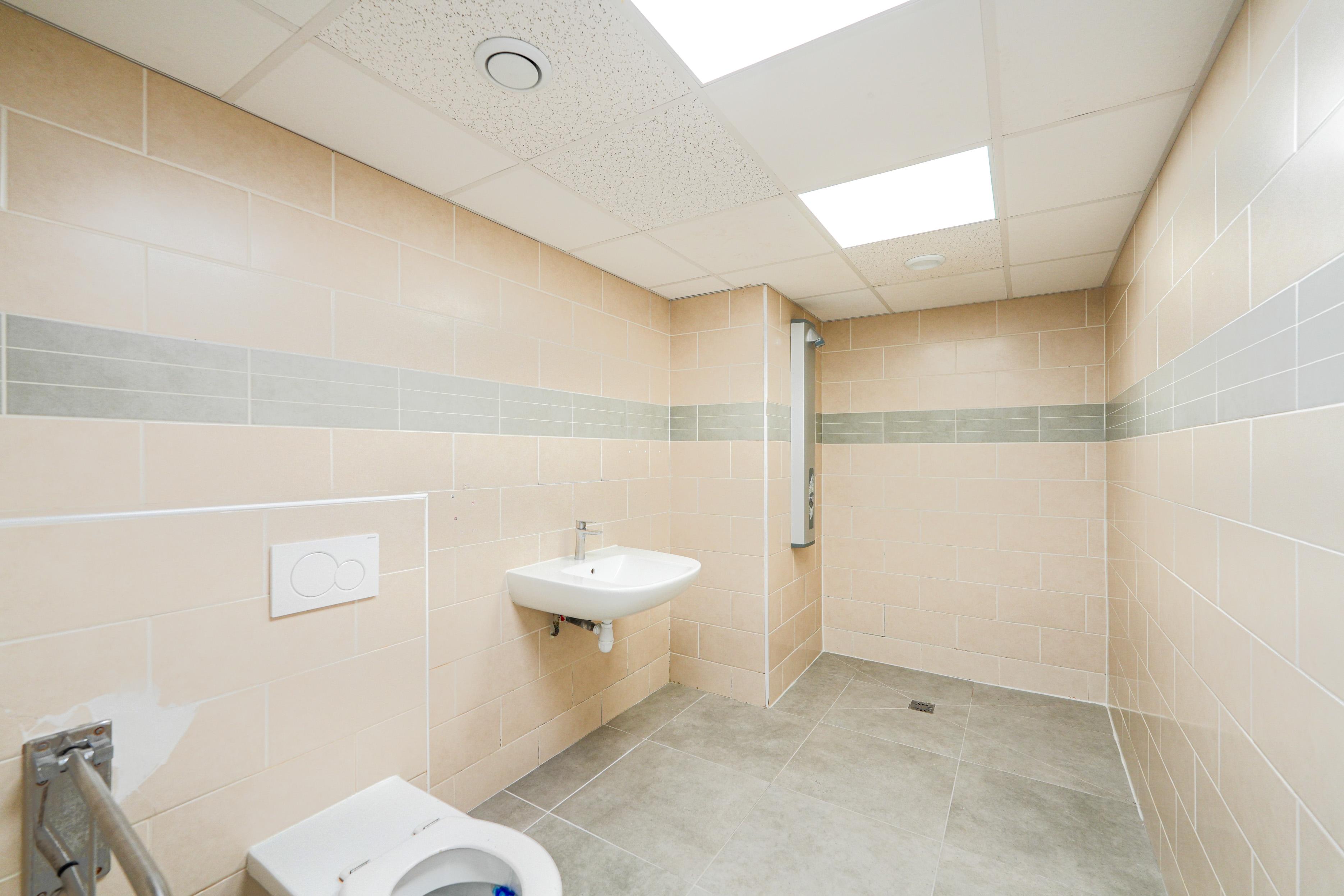 Local commercial 303 m² · au Kremlin-Bicêtre · 303 m² · 925 000 €