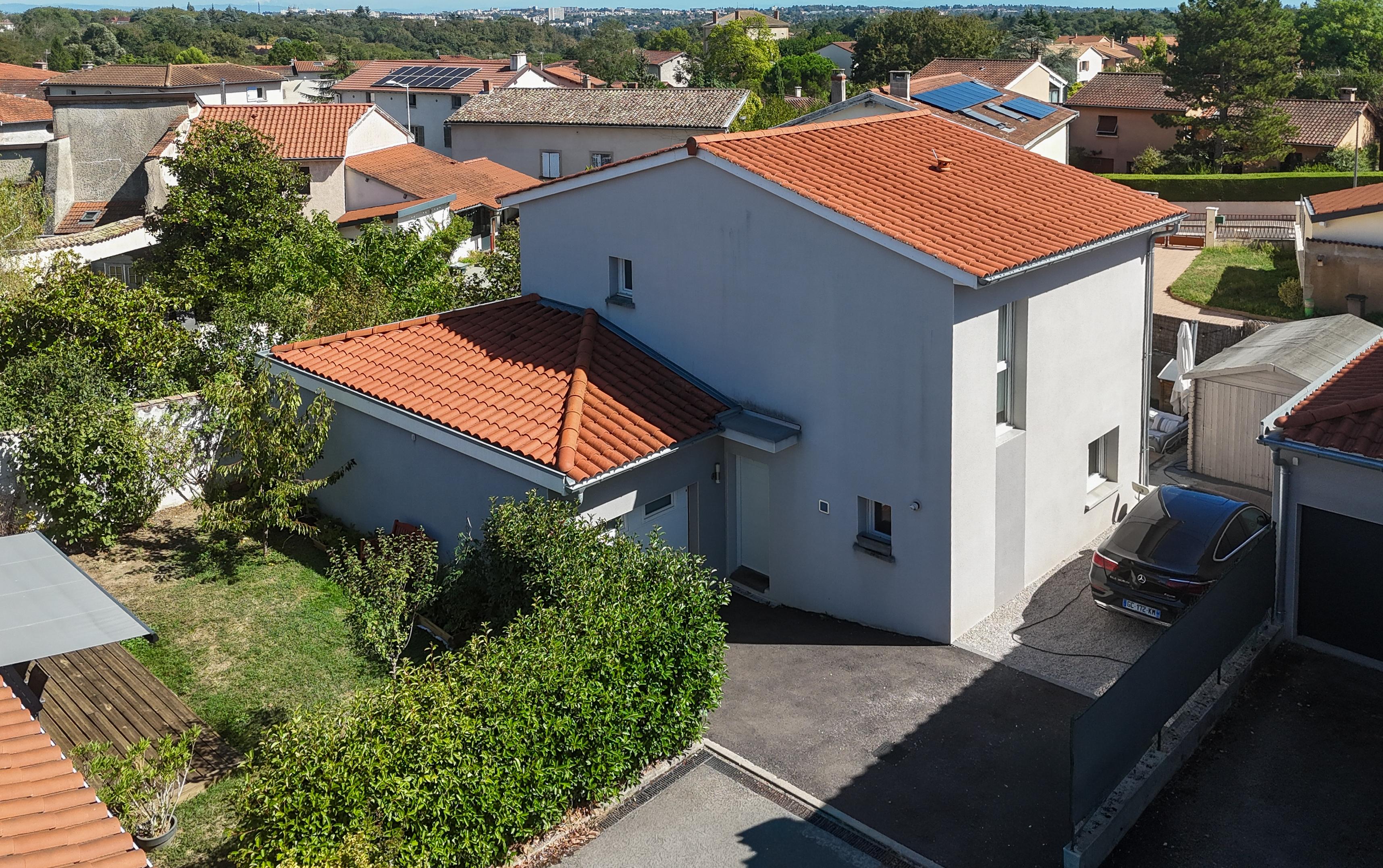 Maison 6 pièces 130 m² · à Saint-Genis-les-Ollières · 130 m² · 520 000 €