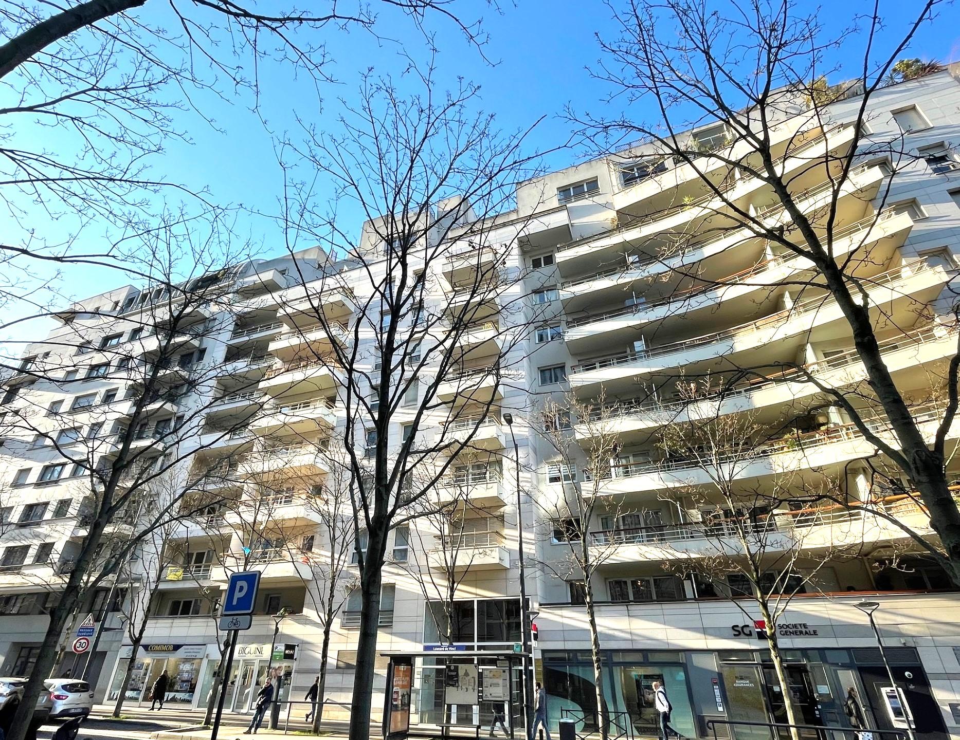 Appartement 3 pièces 60 m² · à Courbevoie · 60 m² · 2 100 €/mois
