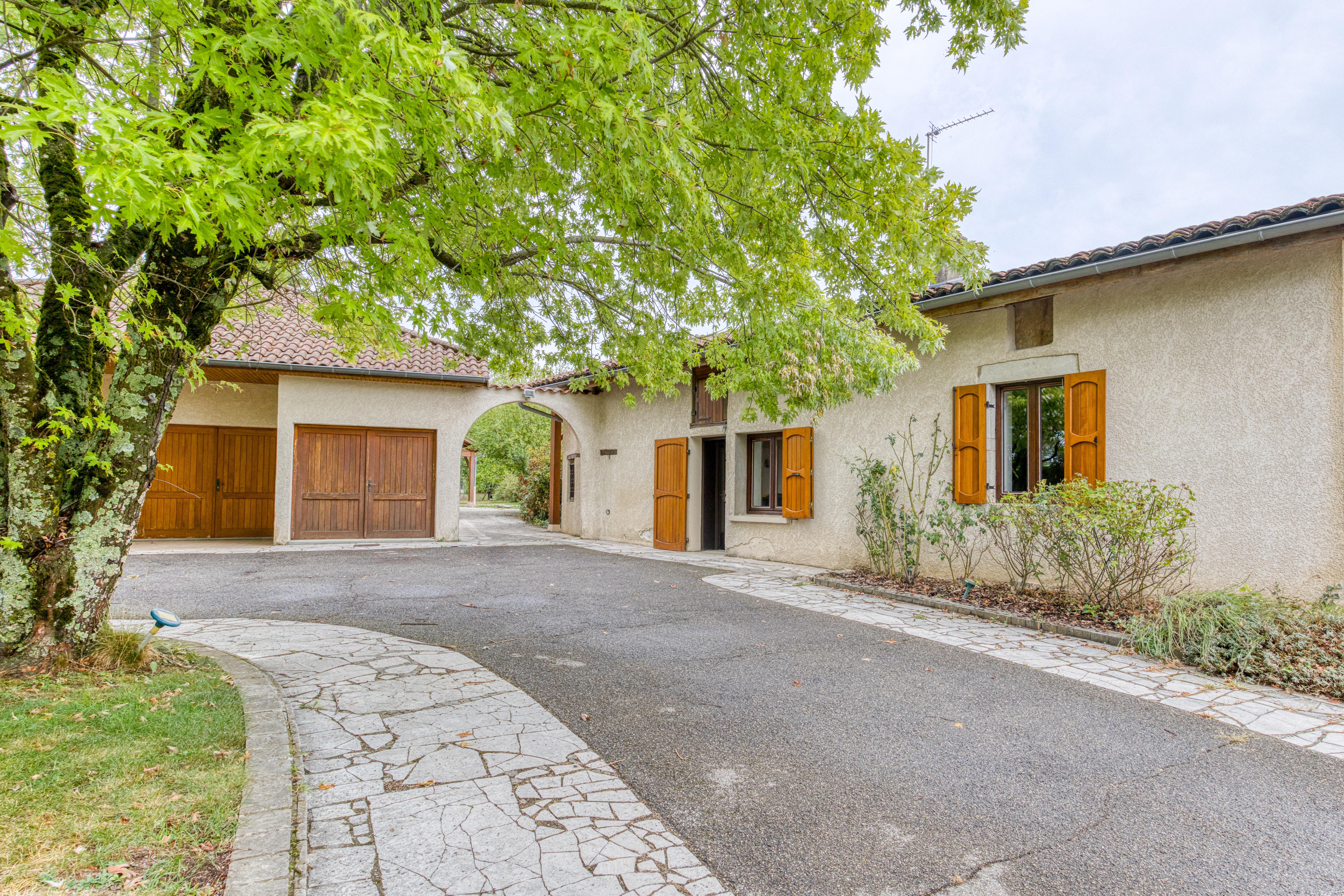 Maison 9 pièces 225 m² · à Saint-Just · 225,3 m² · 430 000 €