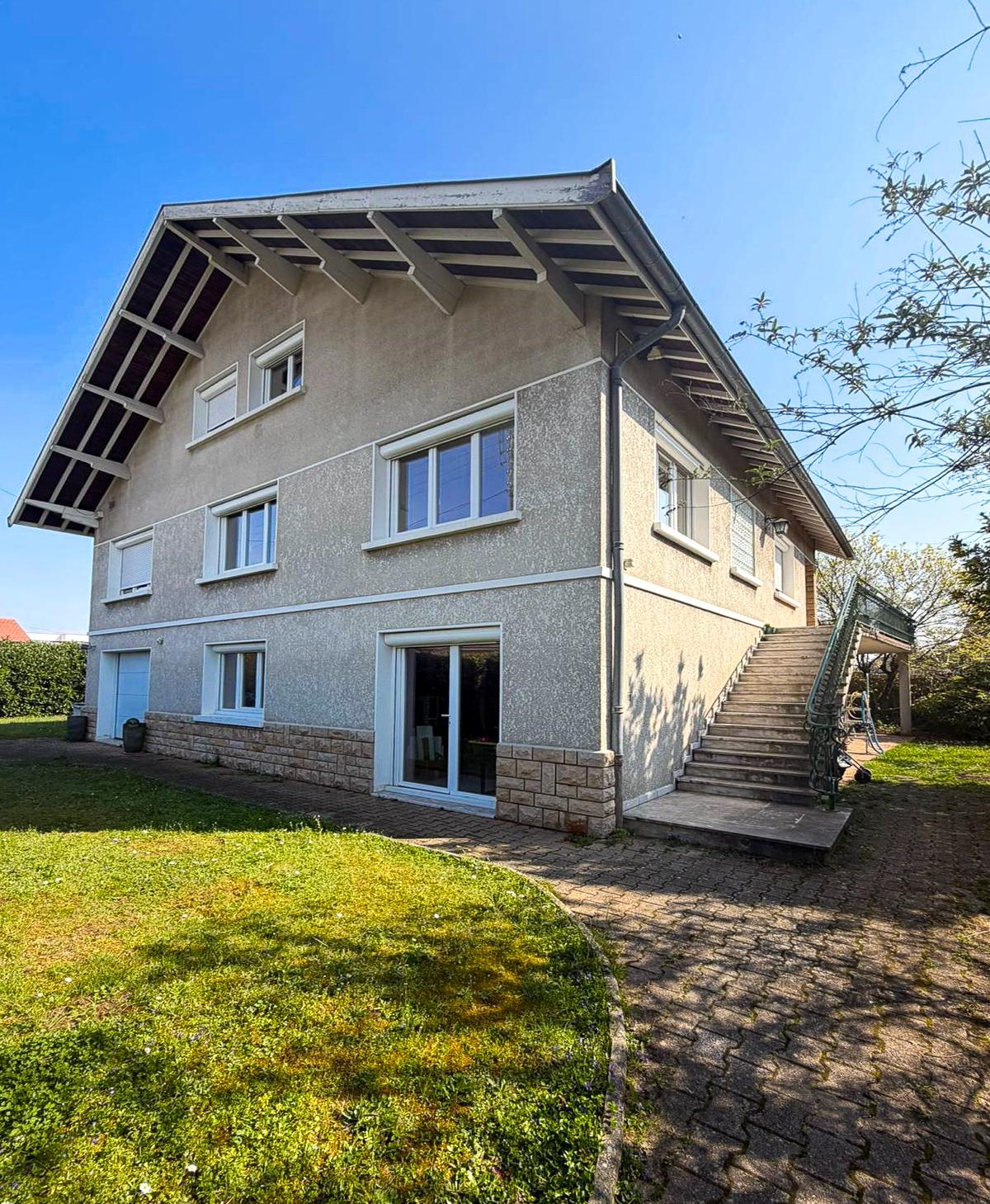 Maison 12 pièces 245 m² · à Meyzieu · 245 m² · 690 000 €