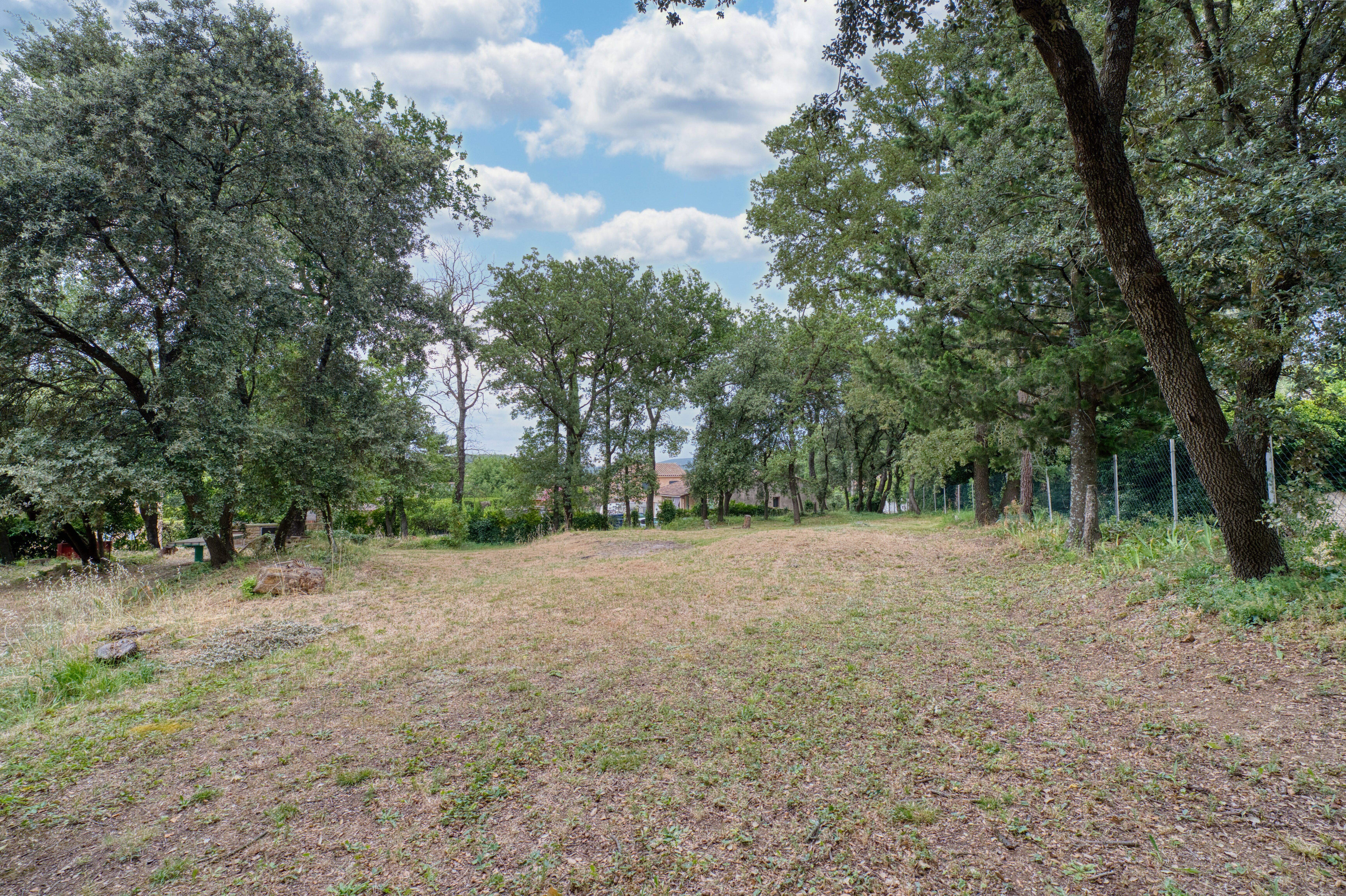 Terrain constructible à Piolenc (84420) - Piolenc · 104 000 €