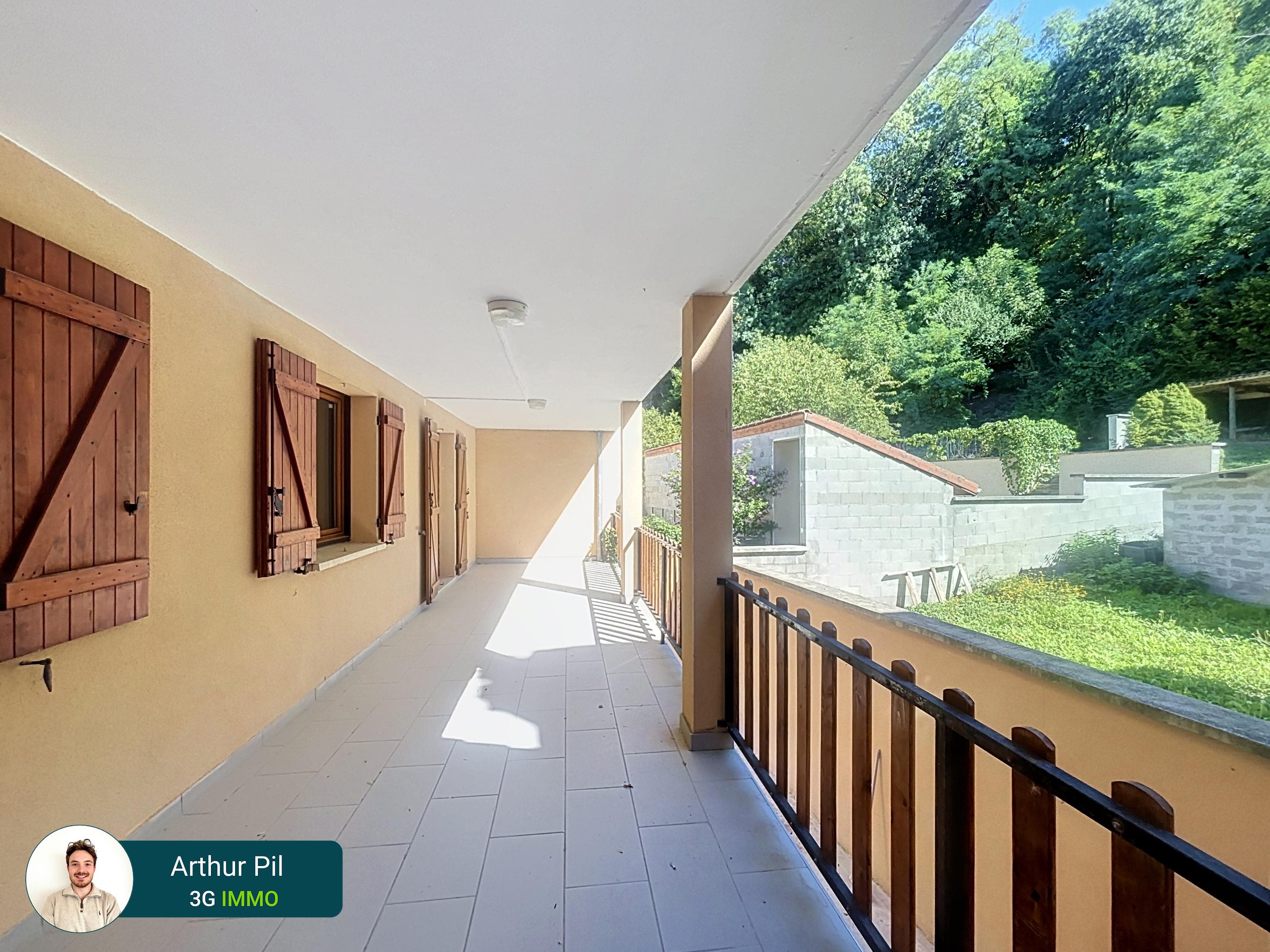 Appartement 1 pièce 83 m² · à La Tour-du-Pin · 83,1 m² · 175 000 €