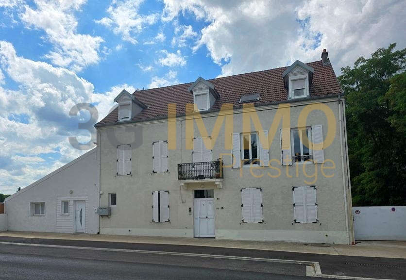 Maison 520 m² · à Saint-Yorre · 520 m² · 899 000 €