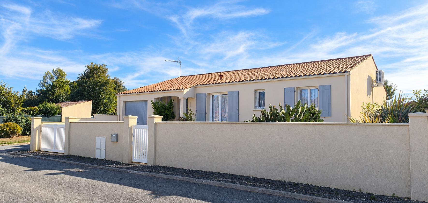 Maison 6 pièces 144 m² · à Saint-Hippolyte · 144 m² · 328 800 €