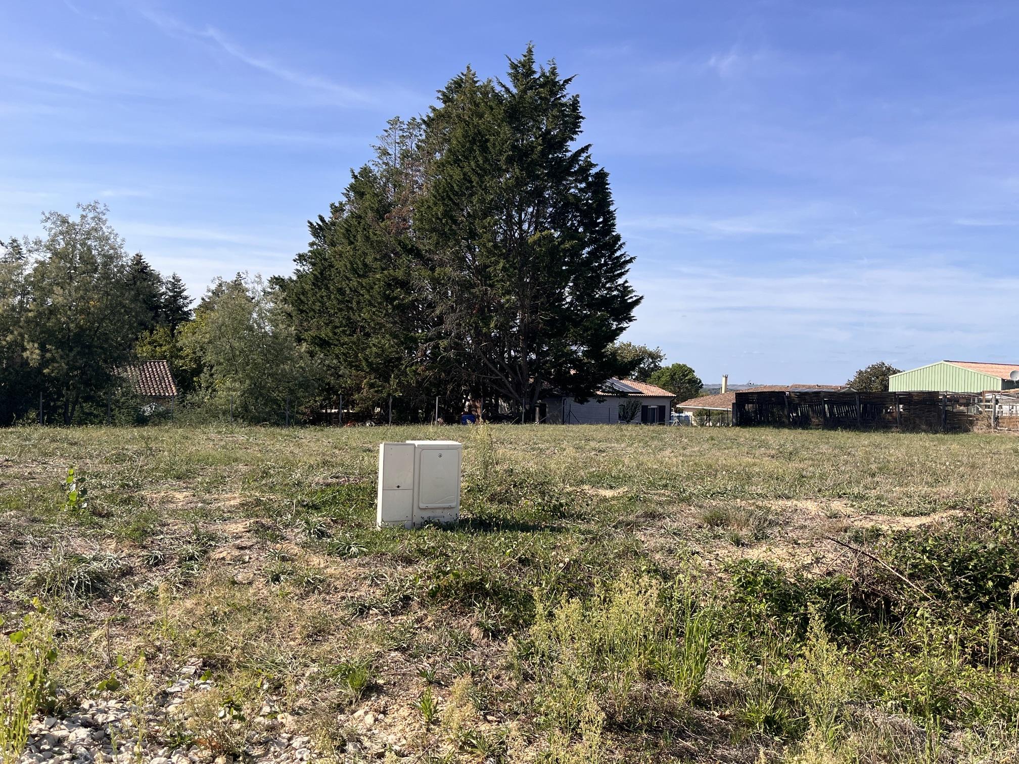 Terrain 965 m² · à Auros · 77 000 €