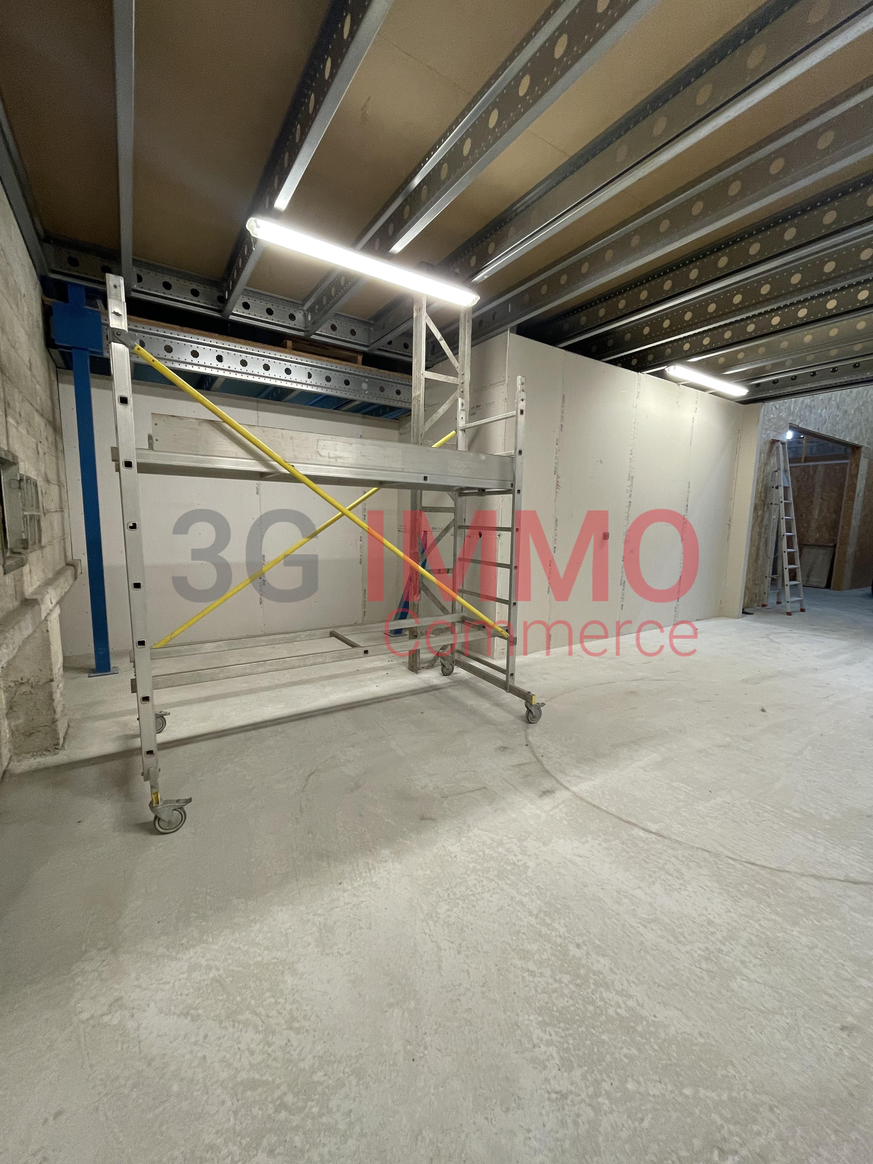 Local commercial 280 m² · à Niort · 280 m² · 1 960 €/mois