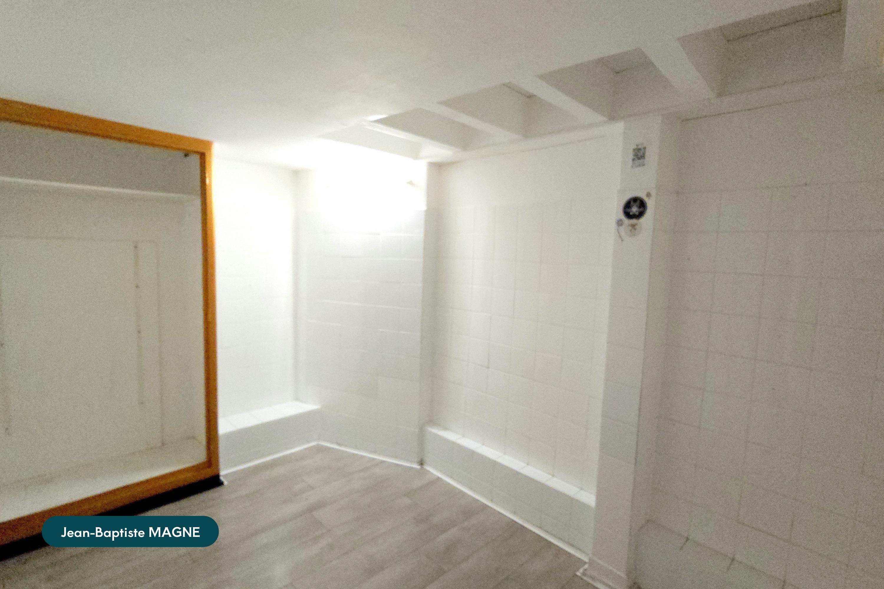Local commercial 99 m² · à Clermont-Ferrand · 98,7 m² · 57 000 €
