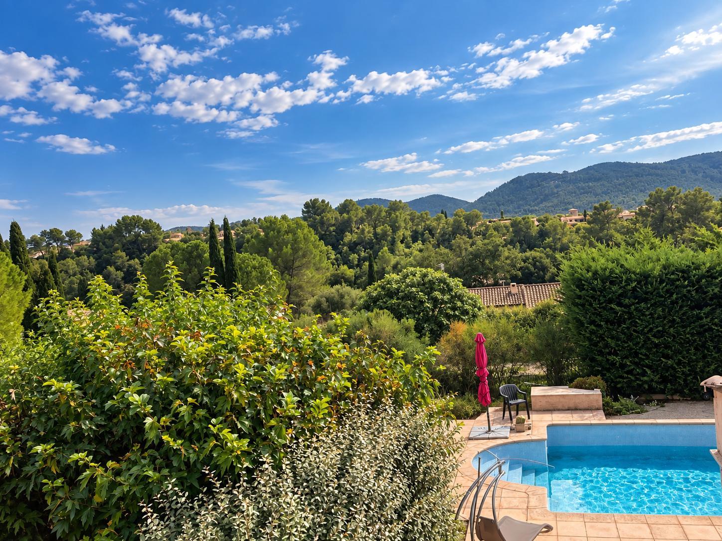 Maison 9 pièces 205 m² · à Bagnols-en-Forêt · 205 m² · 670 000 €
