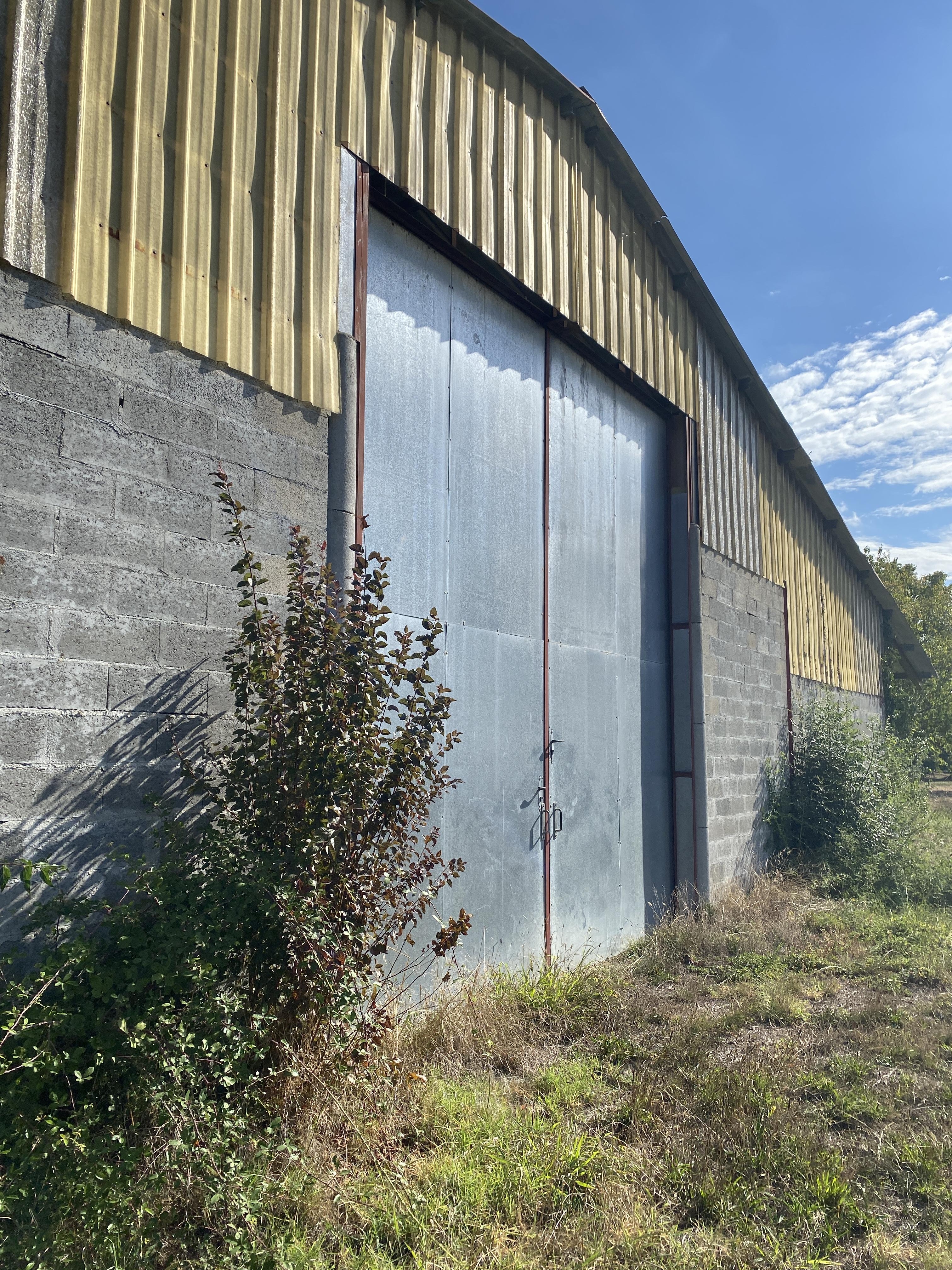 Local commercial 400 m² · à Arveyres · 400 m² · 170 000 €
