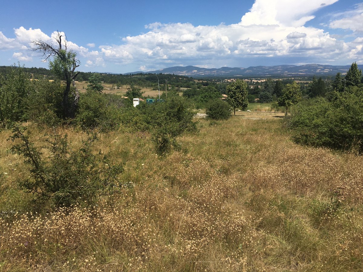 Terrain constructible à Saint-Christol (84390) - Saint-Christol · 62 000 €