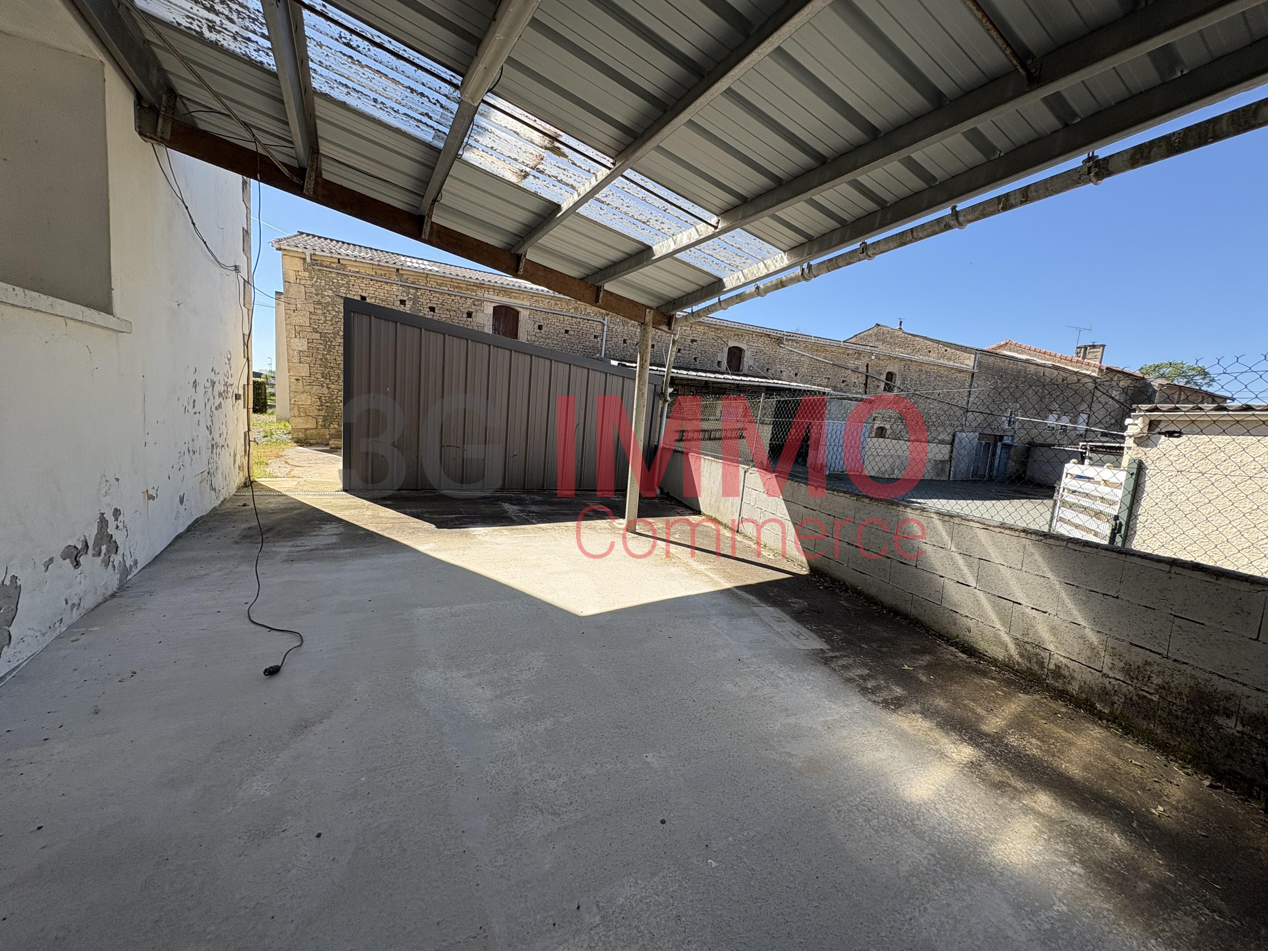 Local commercial 120 m² · à Chauray · 120 m² · 1 200 €/mois