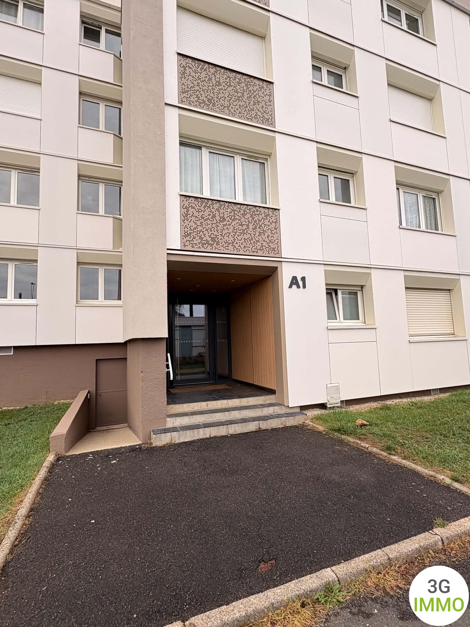 Appartement 5 pièces 85 m² · à Saint-Benoît · 84,8 m² · 132 500 €