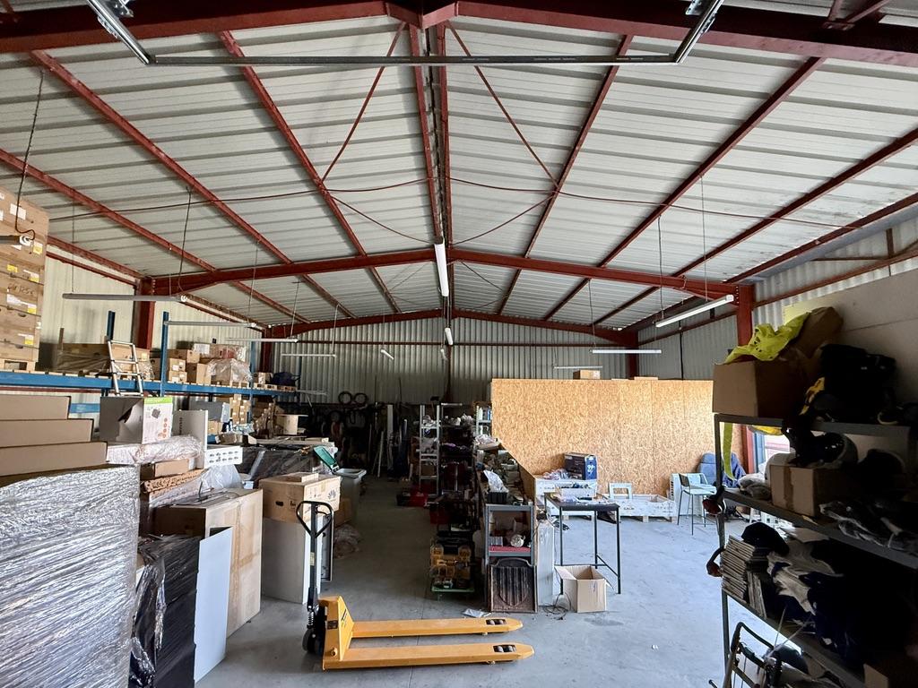 Local commercial 180 m² · à Canohès · 180 m² · 1 600 €/mois