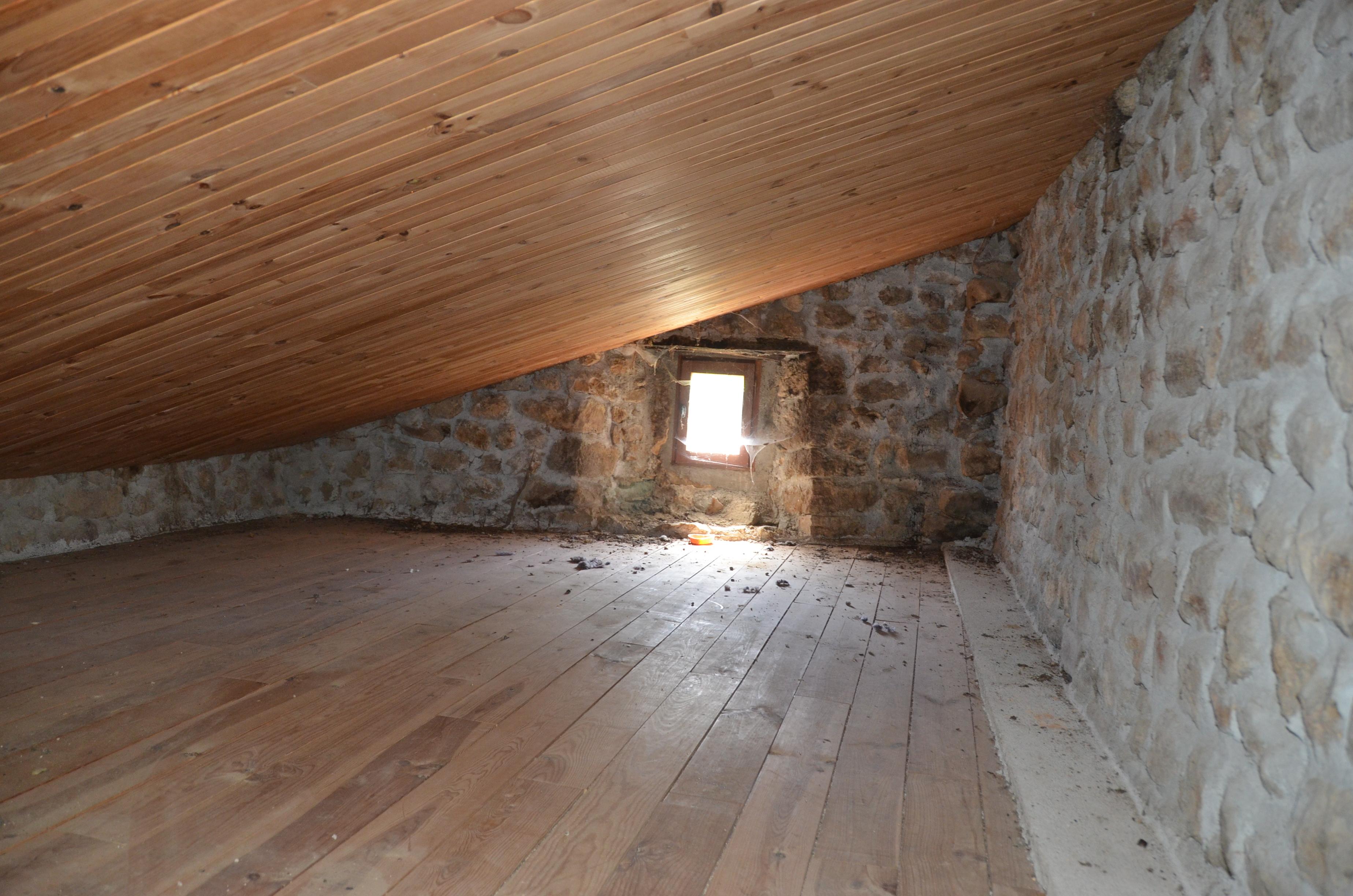 Maison 7 pièces 98 m² · à Issamoulenc · 98 m² · 165 000 €