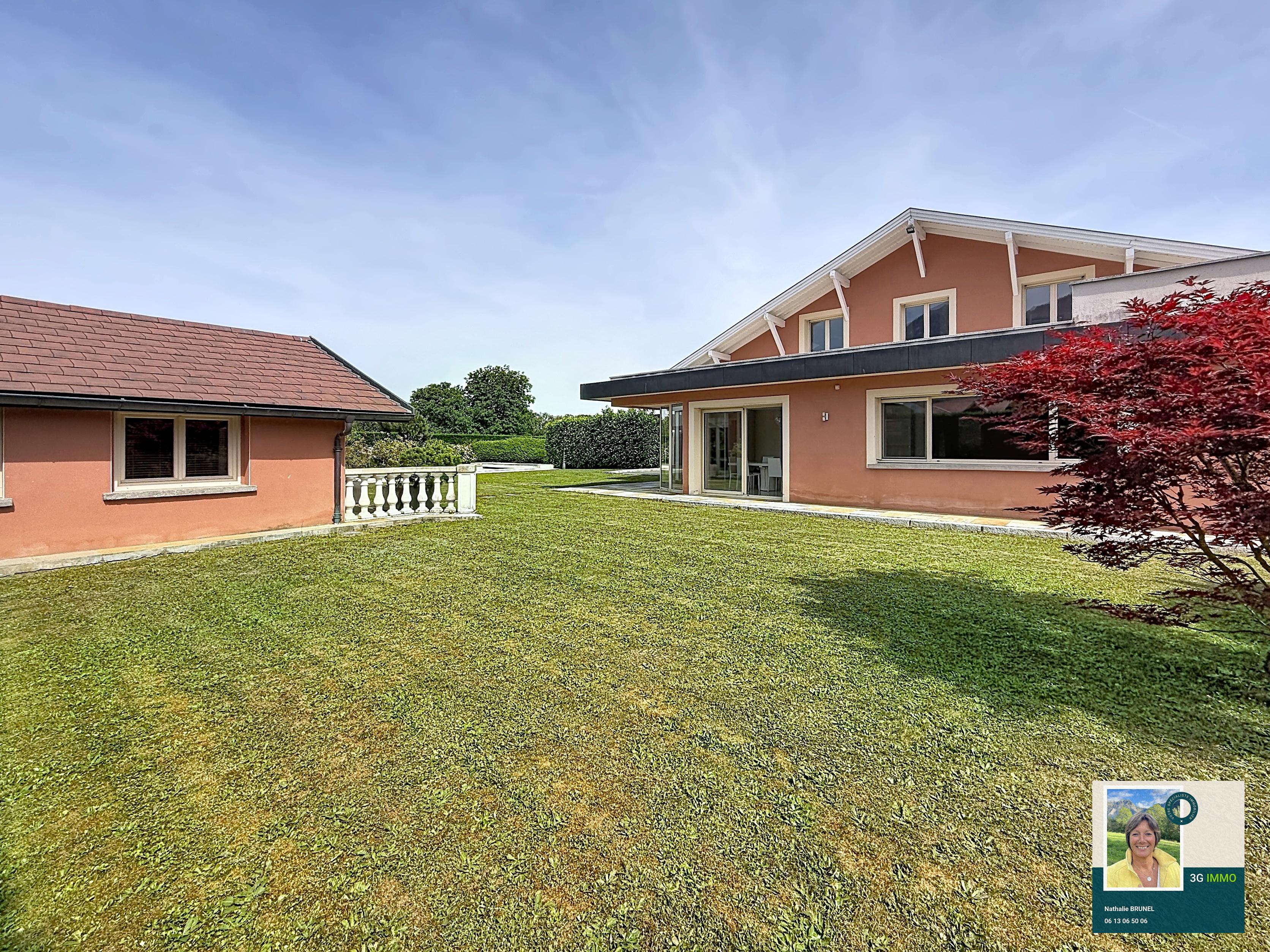 Maison 10 pièces 250 m² · à Saint-Pierre-en-Faucigny · 250 m² · 998 000 €