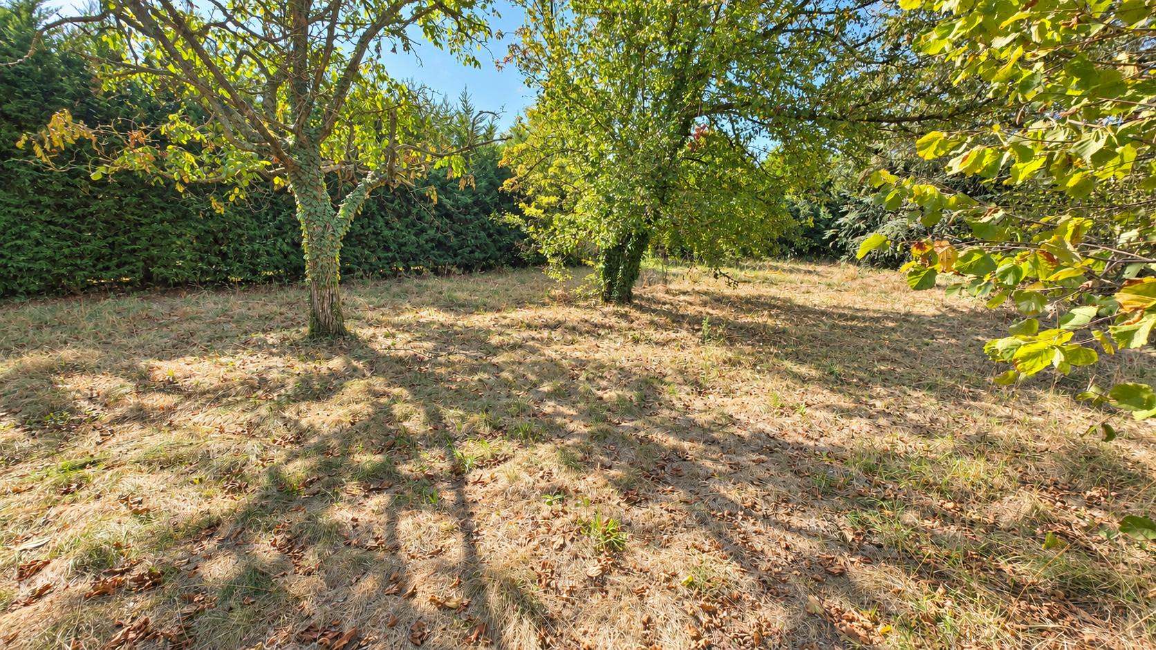 Terrain 885 m² · à Saint-Georges-de-Reneins · 180 000 €