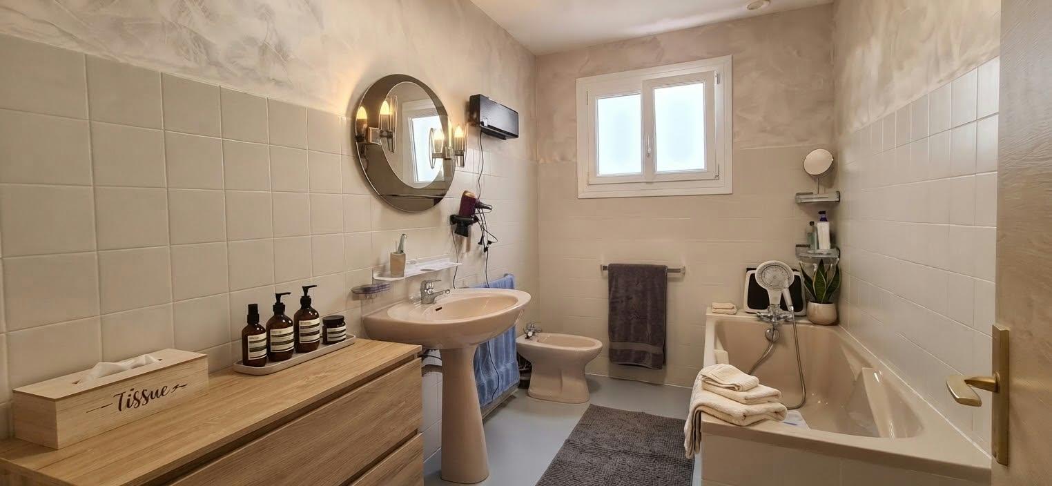 Maison 6 pièces 144 m² · à Corneilhan · 144 m² · 415 000 €