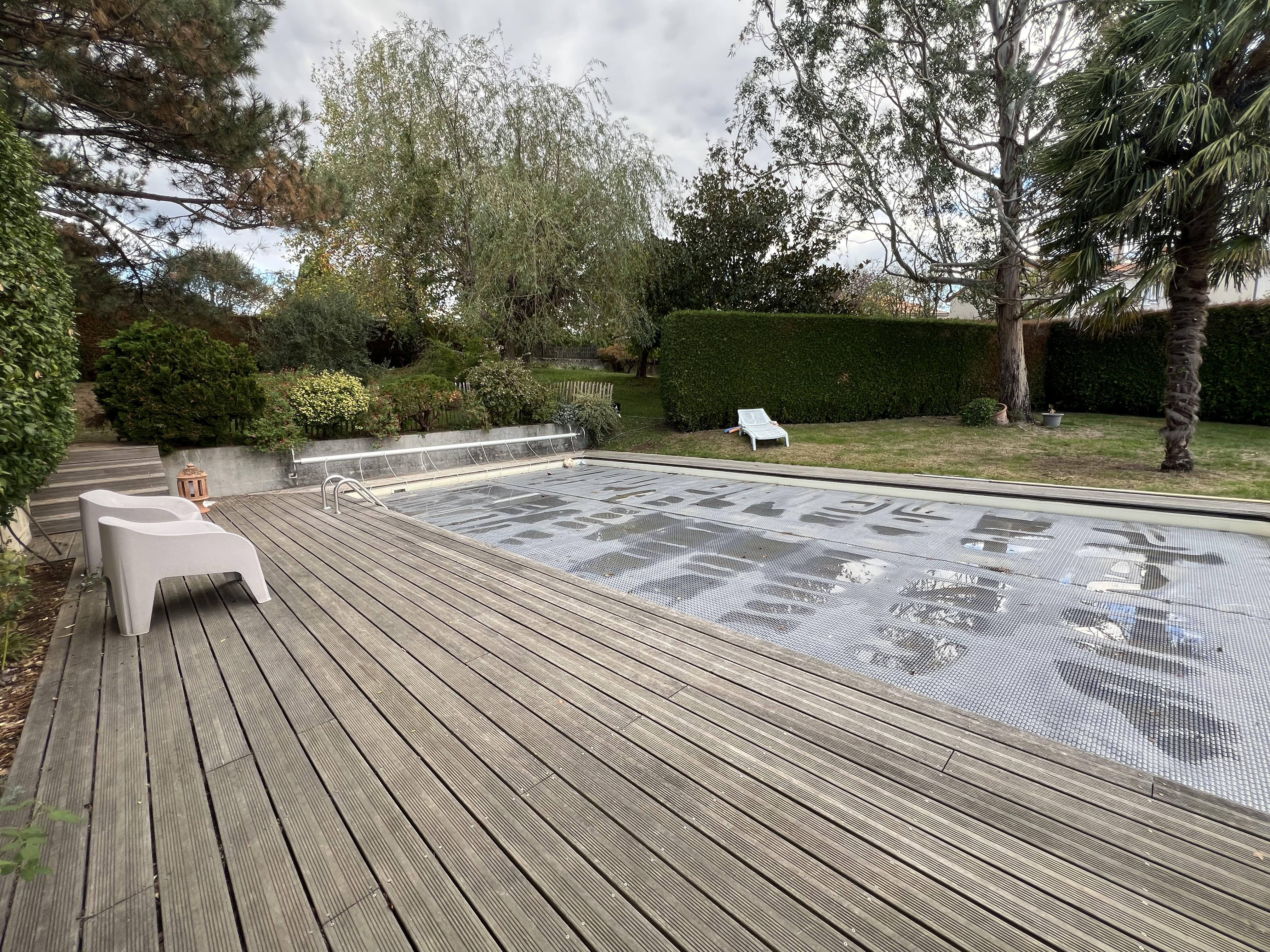 9 pièces 207 m² · à Confolens · 207 m² · 311 400 €