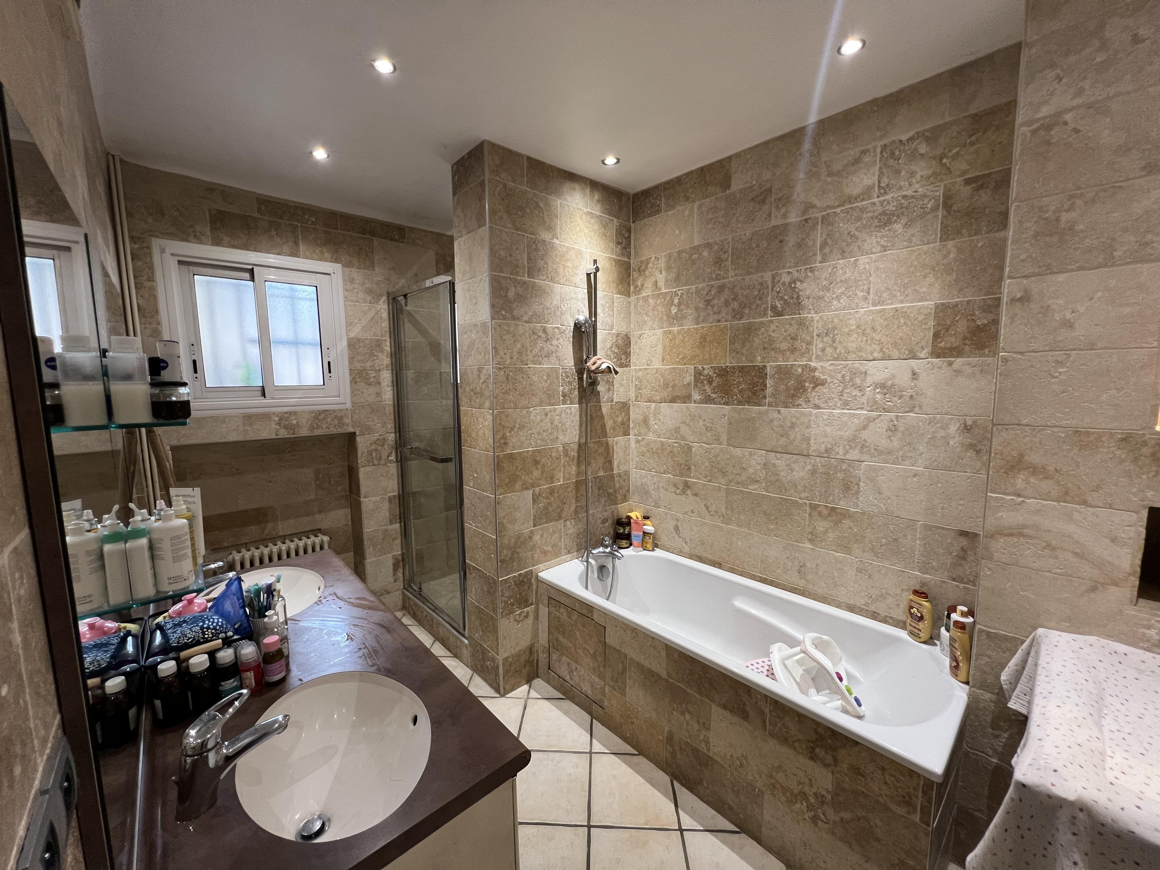 Appartement 5 pièces 114 m² · à Rive-de-Gier · 114 m² · 130 000 €