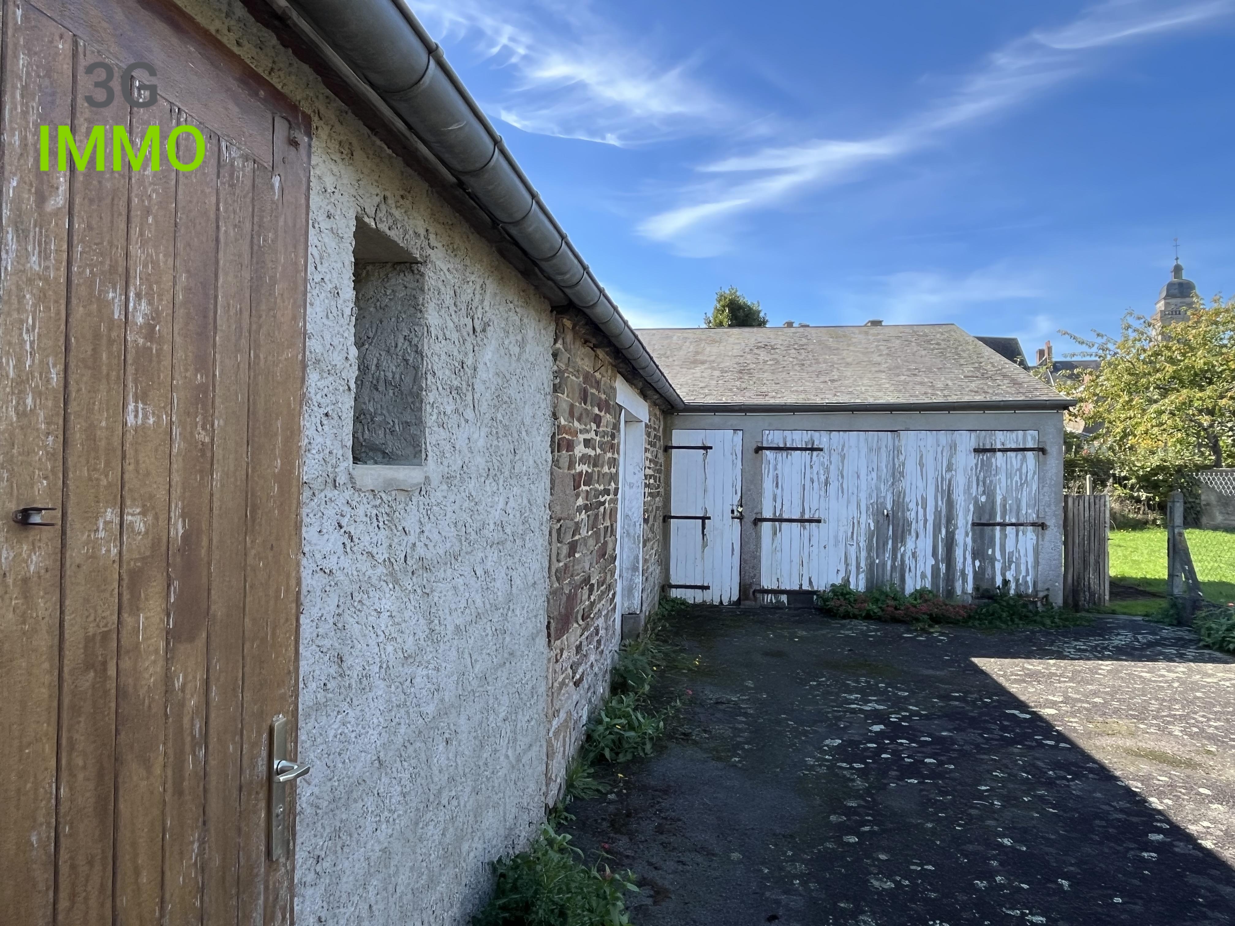 Maison 11 pièces 235 m² · à Landelles-et-Coupigny · 235 m² · 128 000 €