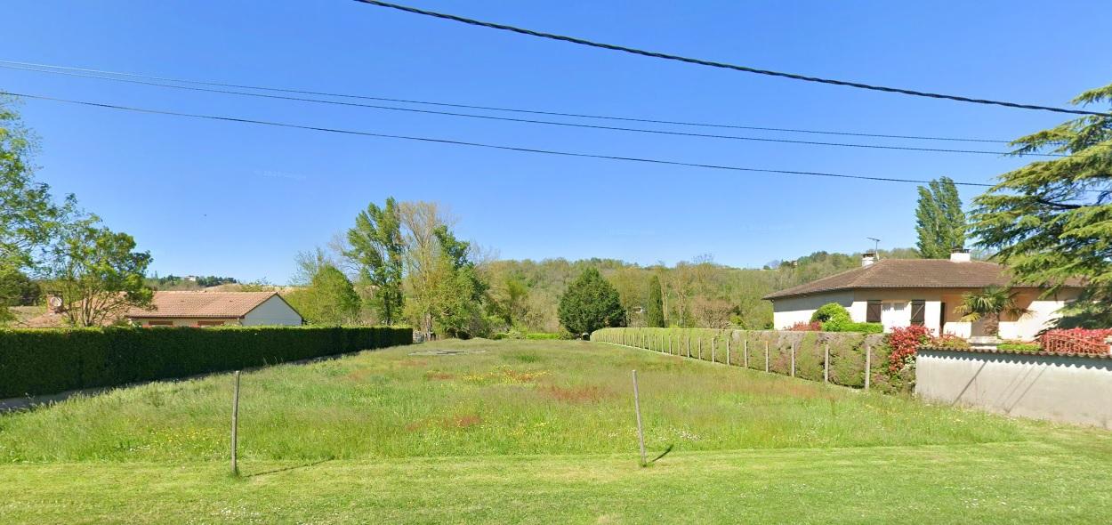 Terrain 2 m² · à Calmont · 117 000 €