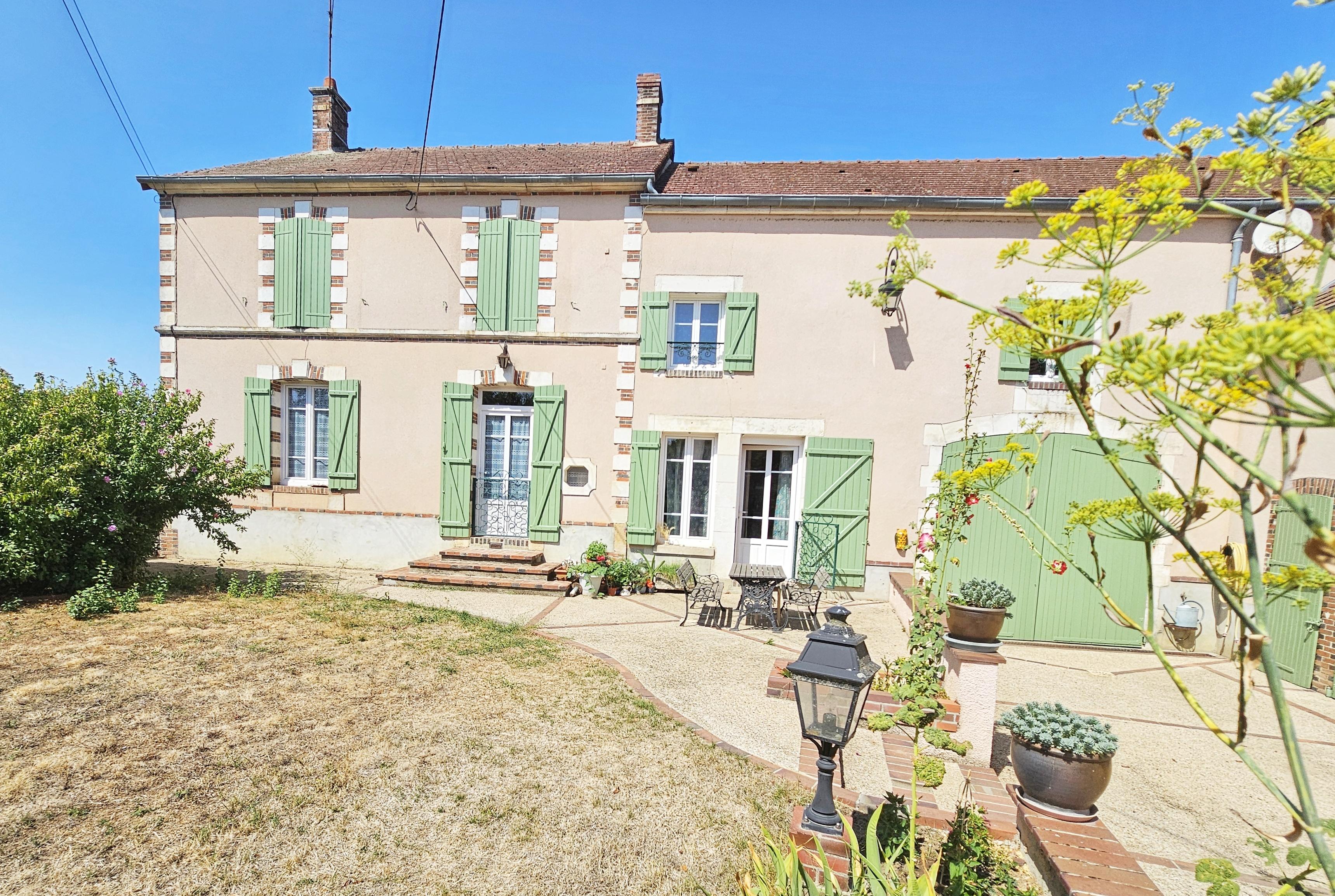 Maison 9 pièces 240 m² · à Lindry · 240 m² · 350 000 €