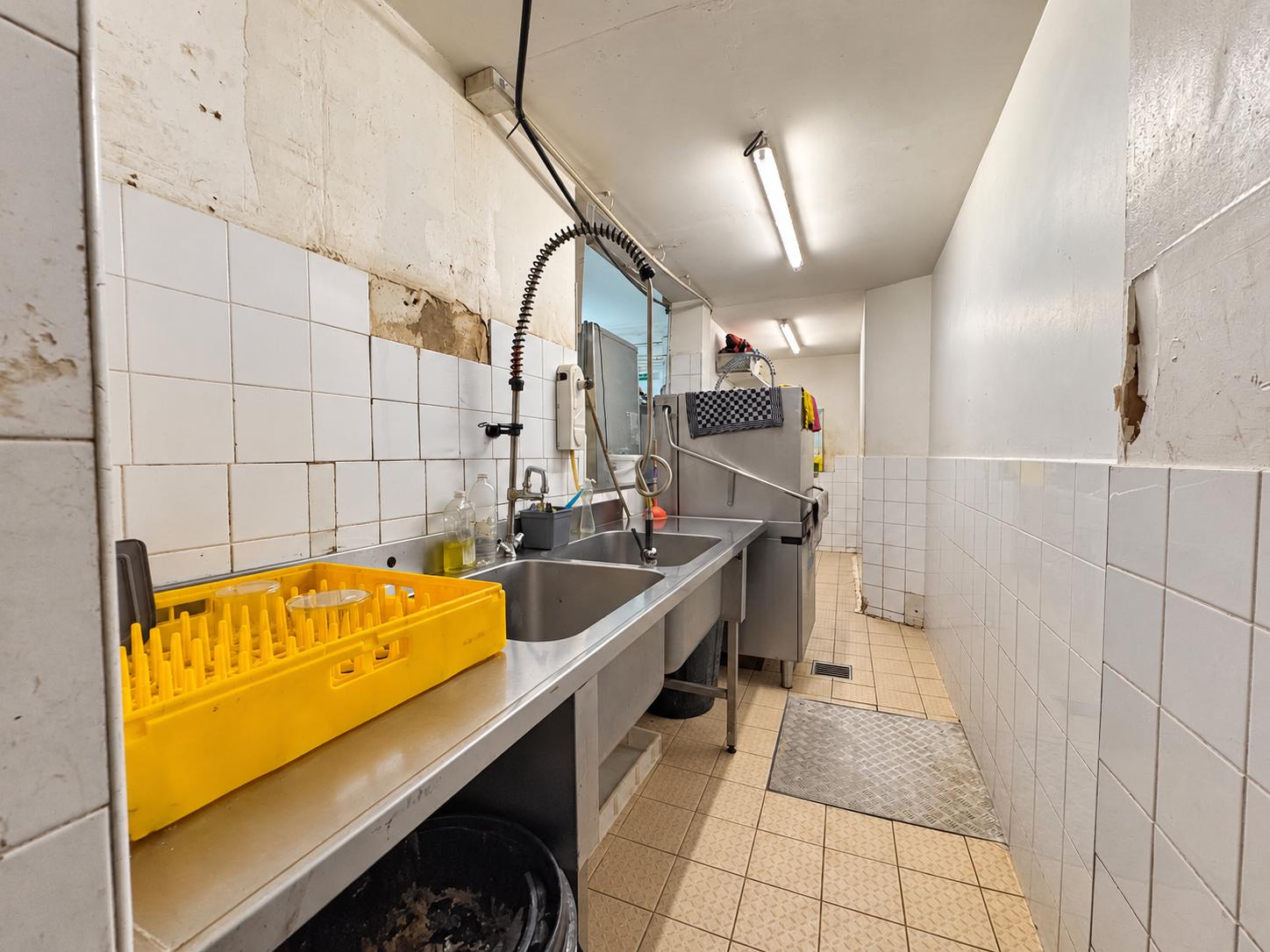 Restaurant à Valras-Plage (34350) - Valras-Plage · 130 m² · 395 000 €
