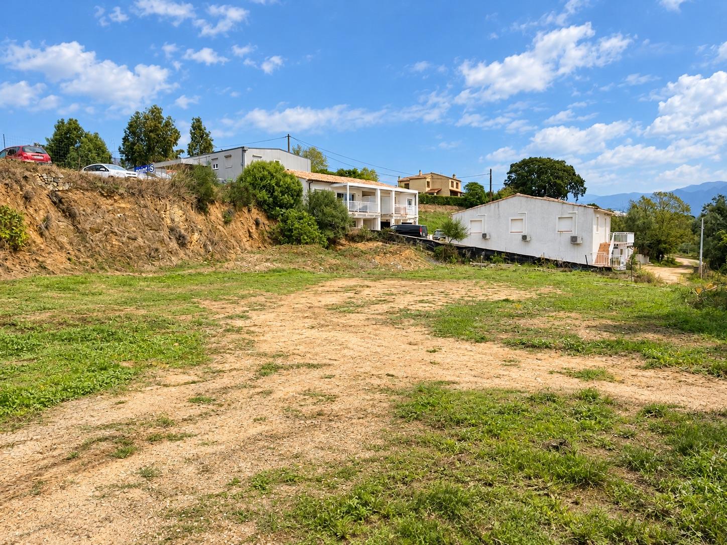 Terrain 2561 m² · à Alata · 700 000 €