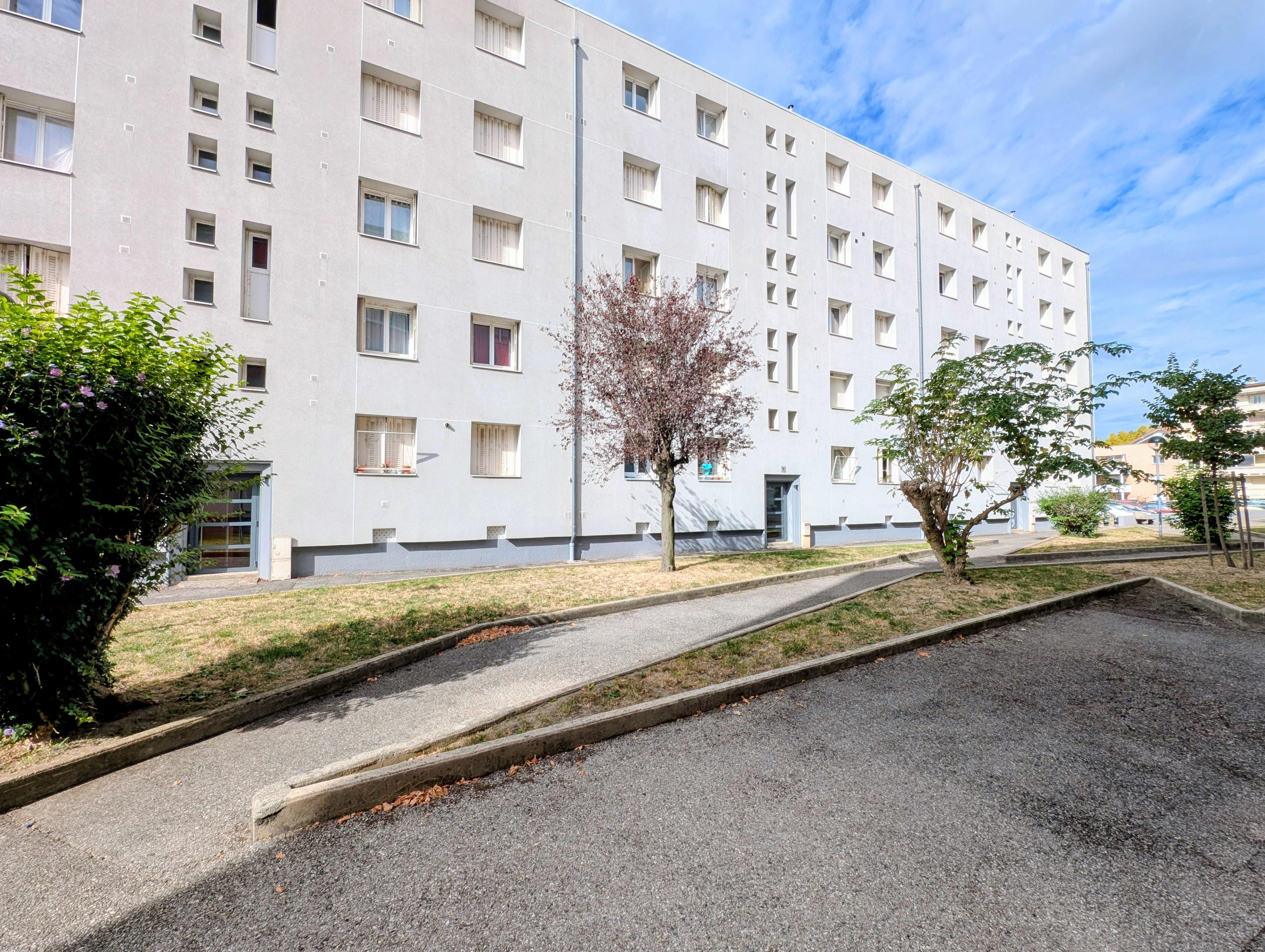 Appartement 2 pièces 54 m² · à Fontaine · 53,7 m² · 82 500 €
