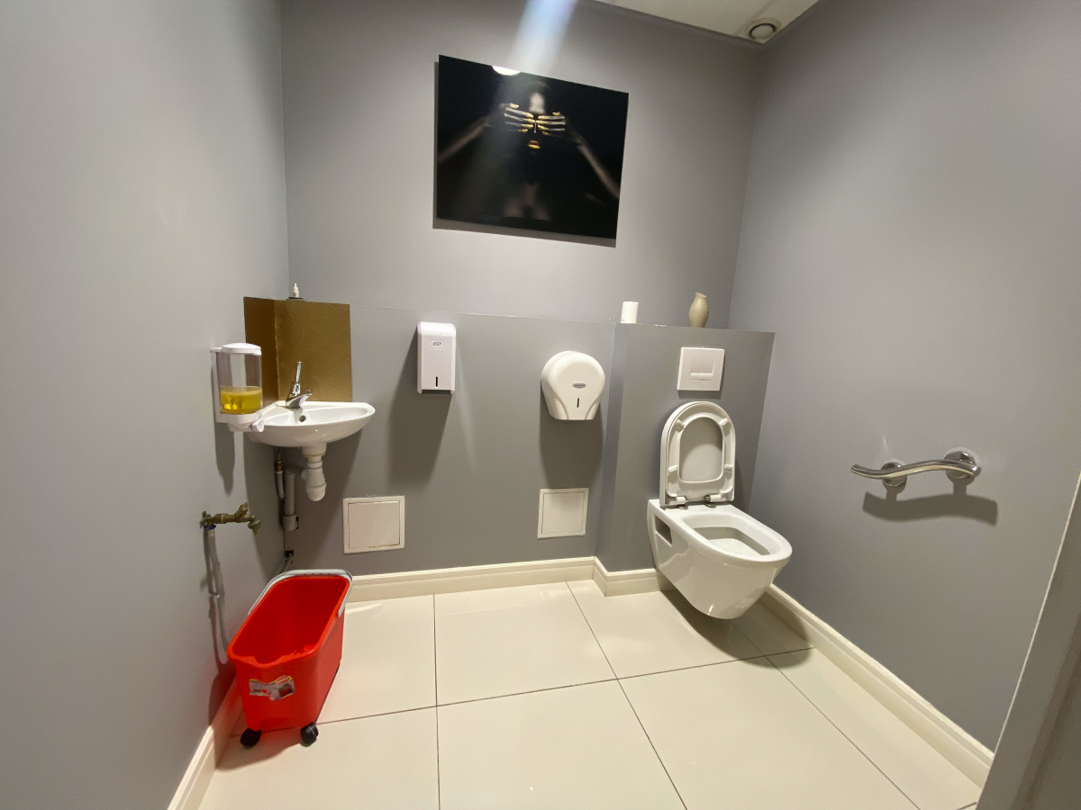 Local commercial 5 pièces 112 m² · à Baie-Mahault · 112 m² · 2 100 €/mois