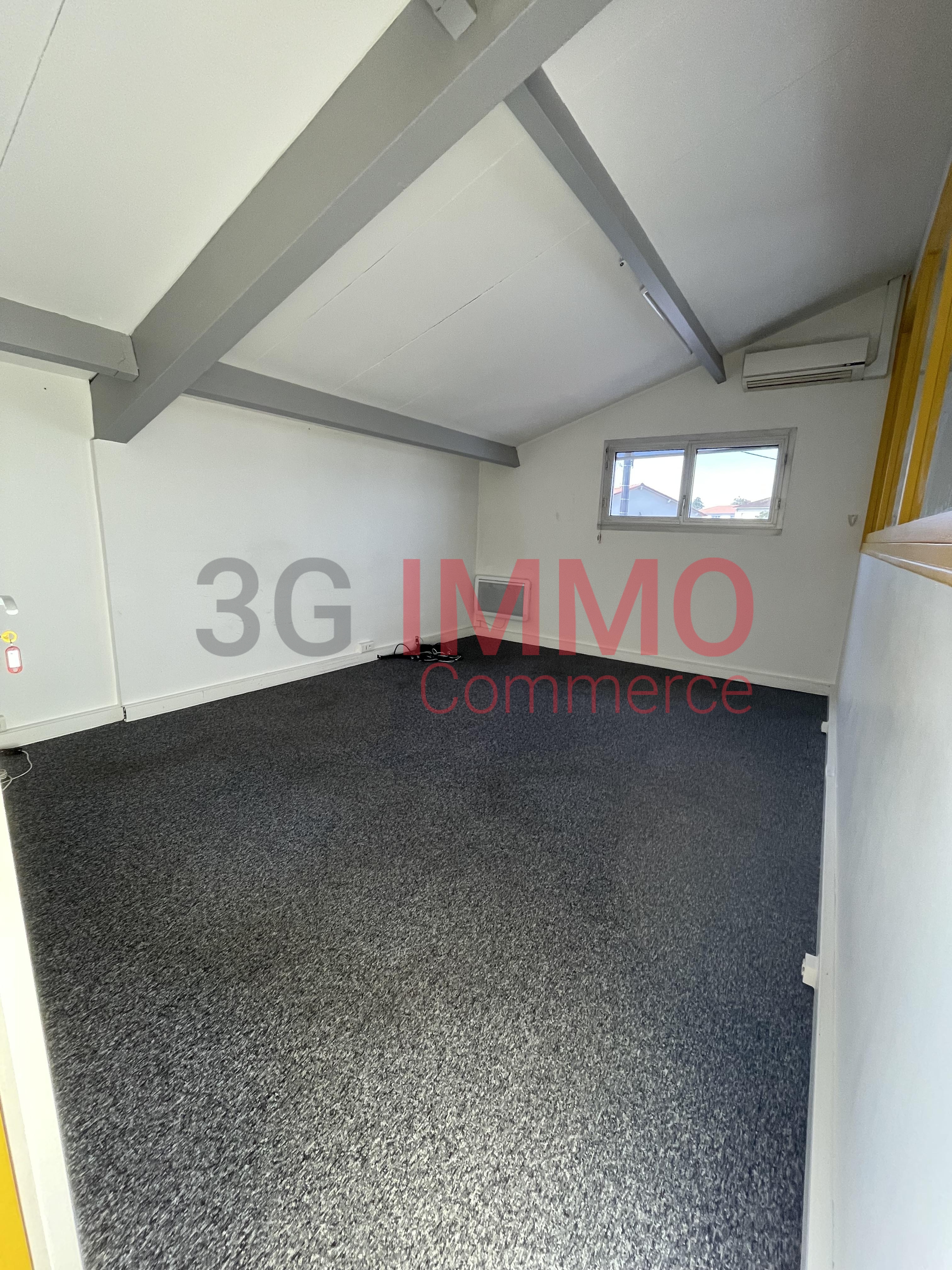 Local commercial 280 m² · à Niort · 280 m² · 2 100 €/mois
