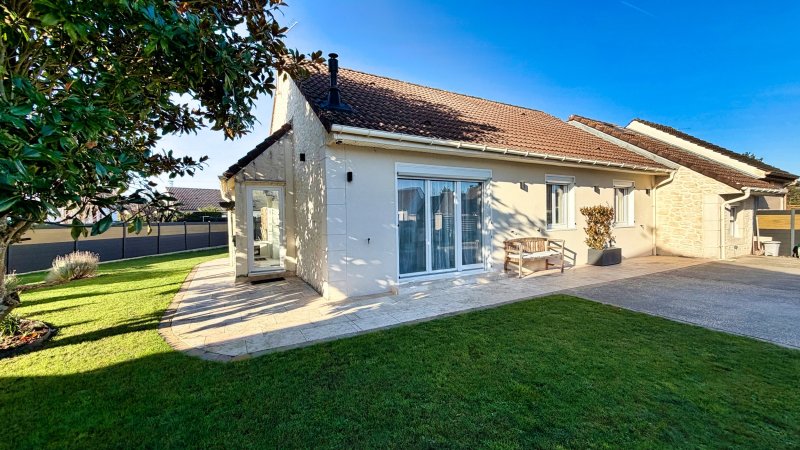 Maison à Saint-Pierre-Lès-Nemours (77140)