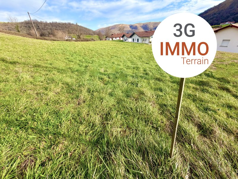 Terrain constructible à Ibarrolle (64120)