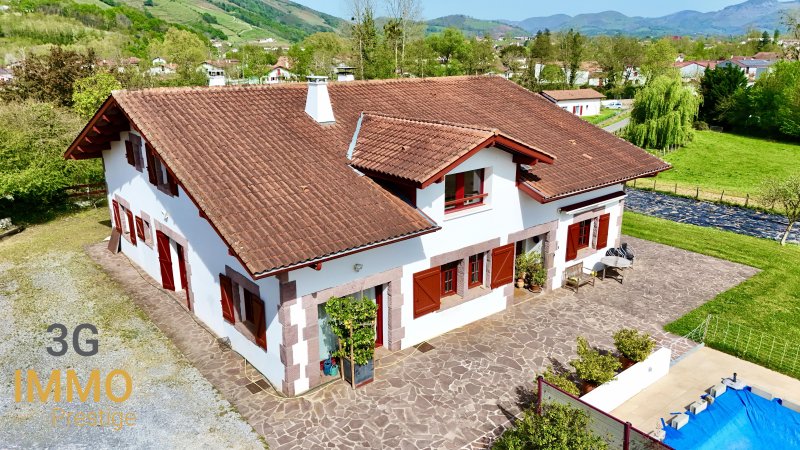Maison avec dépendance à Saint-Jean-Pied-de-Port (64220)